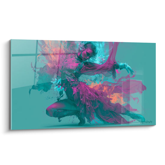 Danseuse abstrait agenouillée, corps turquoise et voiles magenta dissous en volutes de fumée colorée