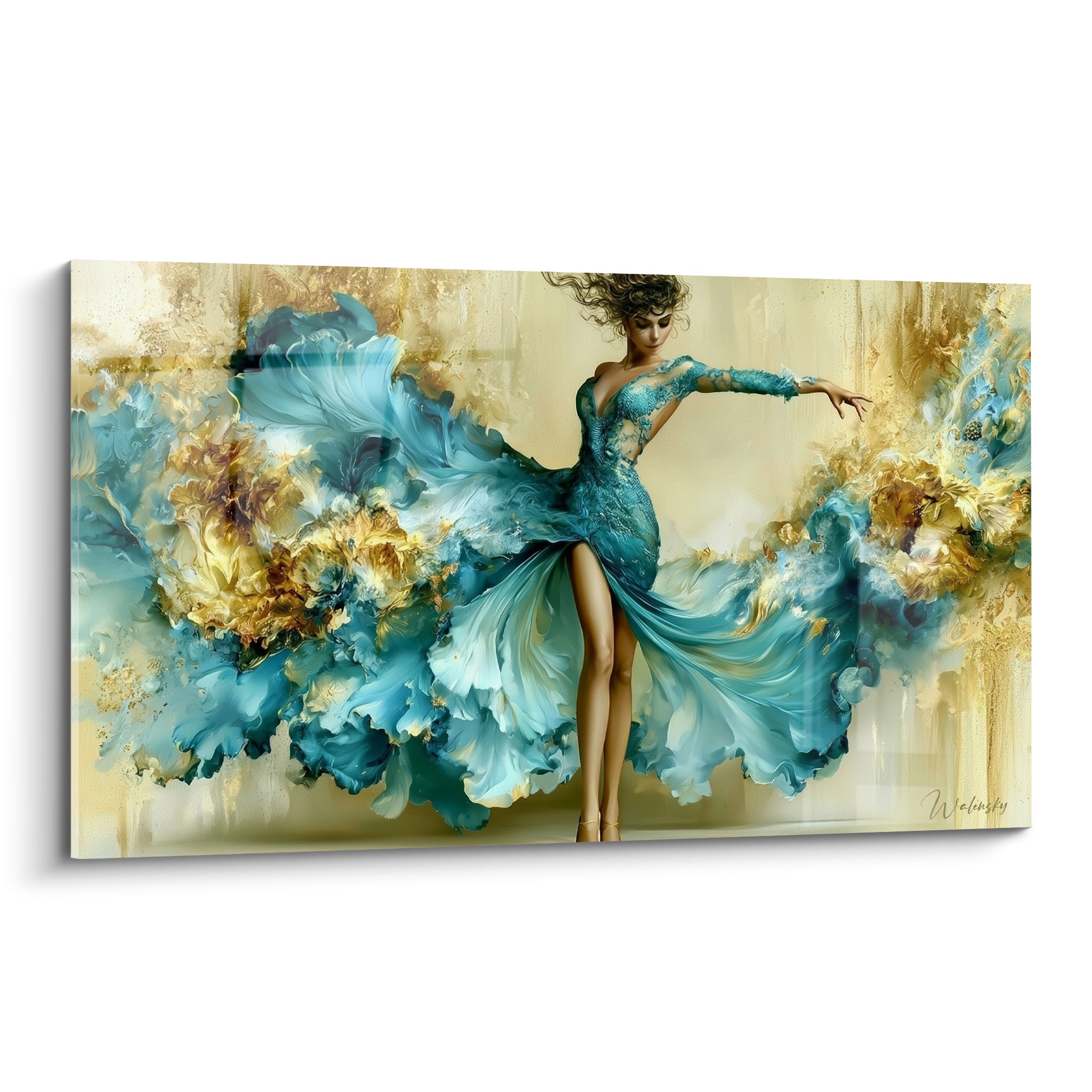 Danseuse abstrait en robe turquoise et dorée, bras tendu, fond sable aux coulures dorées
