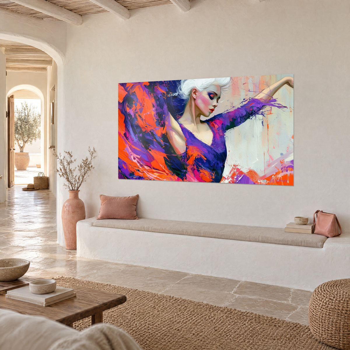Gemälde Ballerina in abstrakter Malerei, ausgestreckter Arm, rote Lippen und orangefarbener Rock, vor einer weißen Putzwand, Dreiviertelansicht