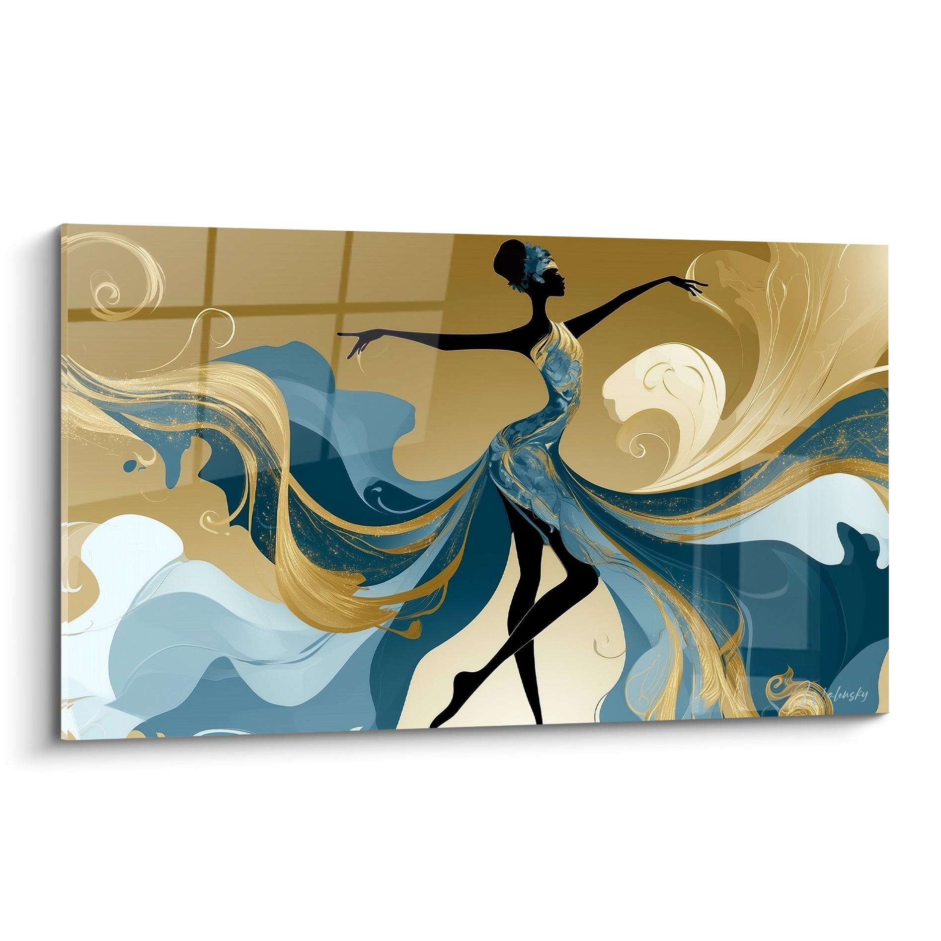Danseuse silhouette noire aux voiles bleu marine et doré en plein mouvement chorégraphique