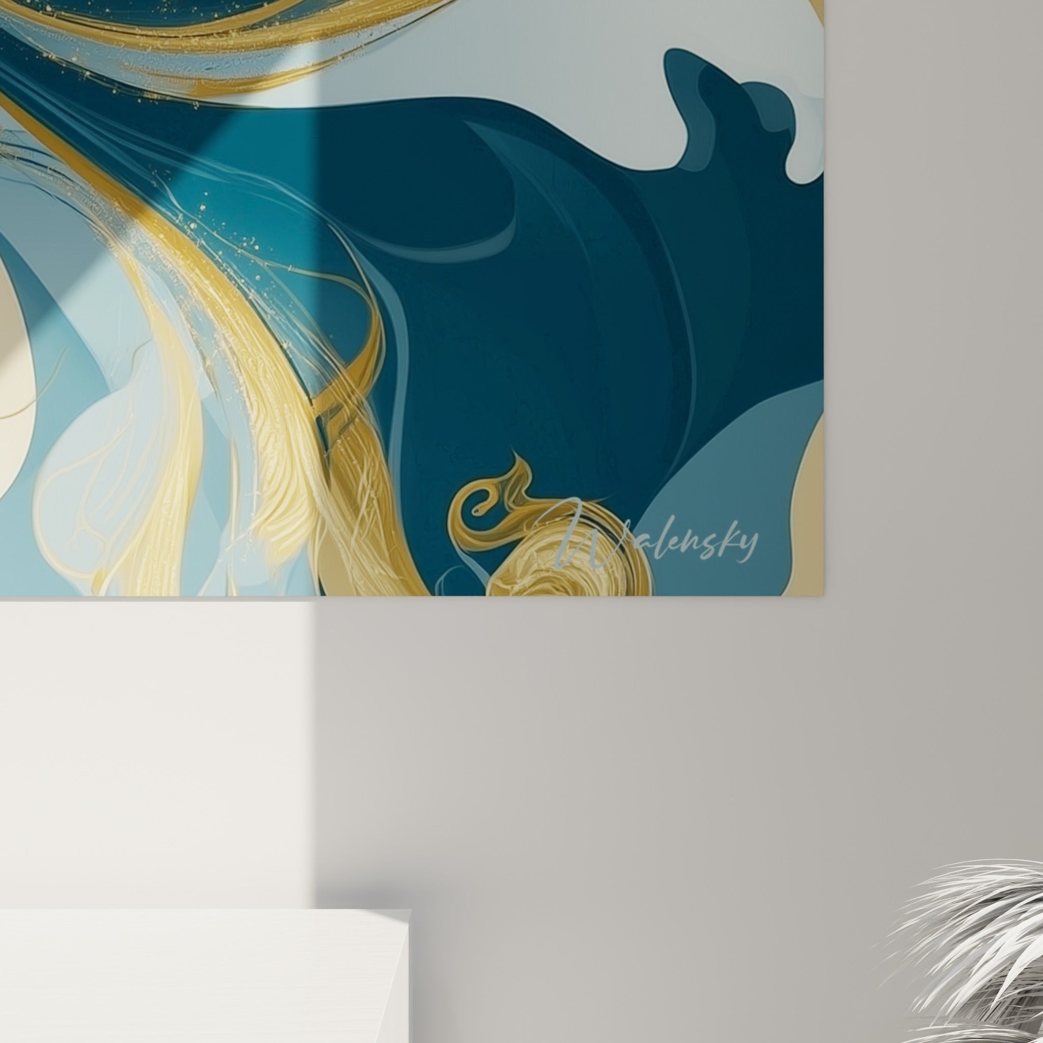 Détail des empâtements dorés et des courbes bleu marine du voile de la danseuse abstraite en gros plan