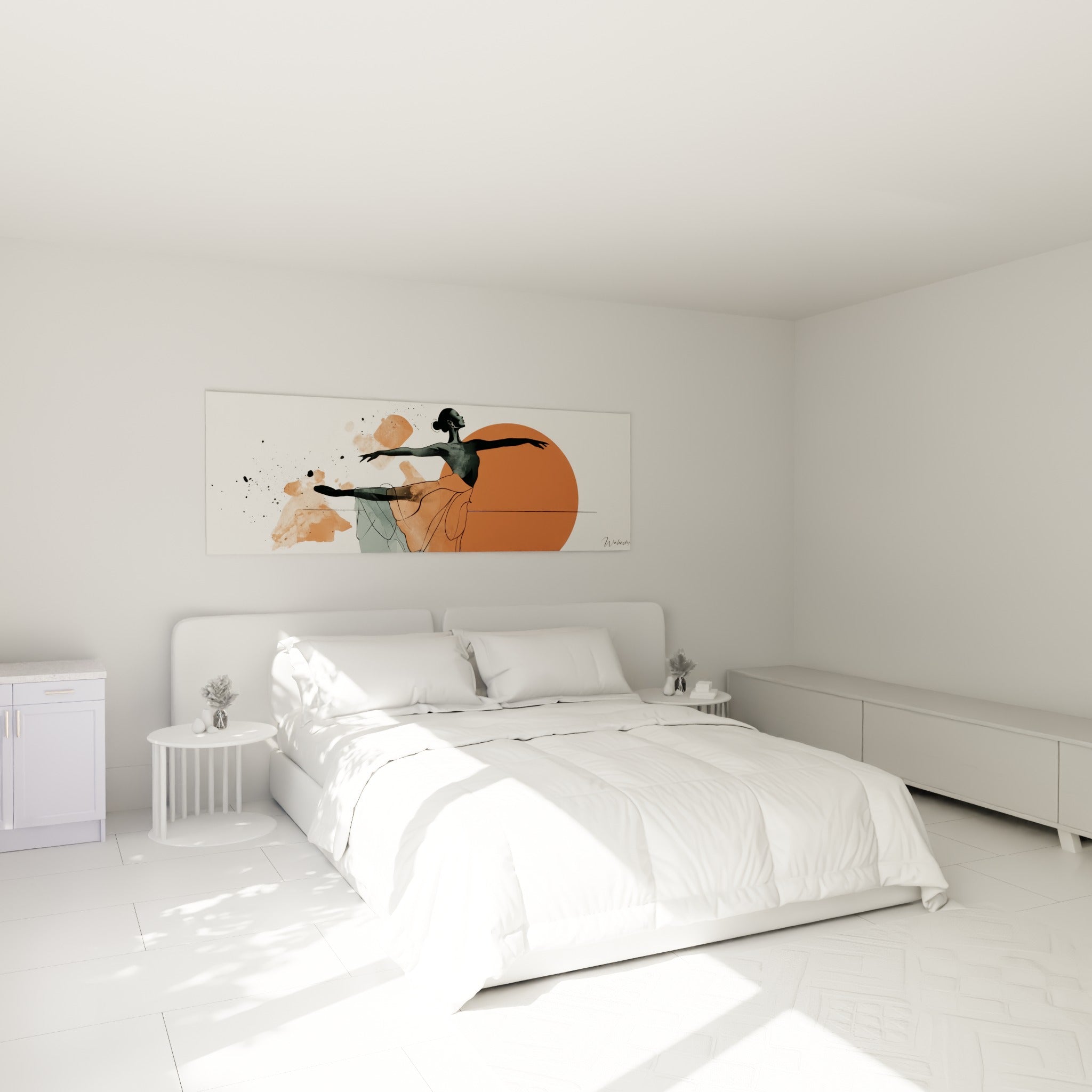 Ballerine encrée noire et terracotta, jambe tendue, au-dessus d'un lit dans une chambre claire