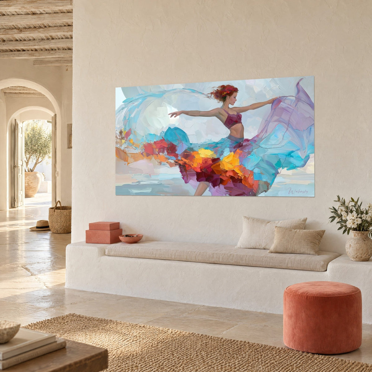 Tableau ballerine en bustier bordeaux, tourbillon de jupe bleu azur et jaune safran, mur crépi clair, banquette blanche, pouf rouille
