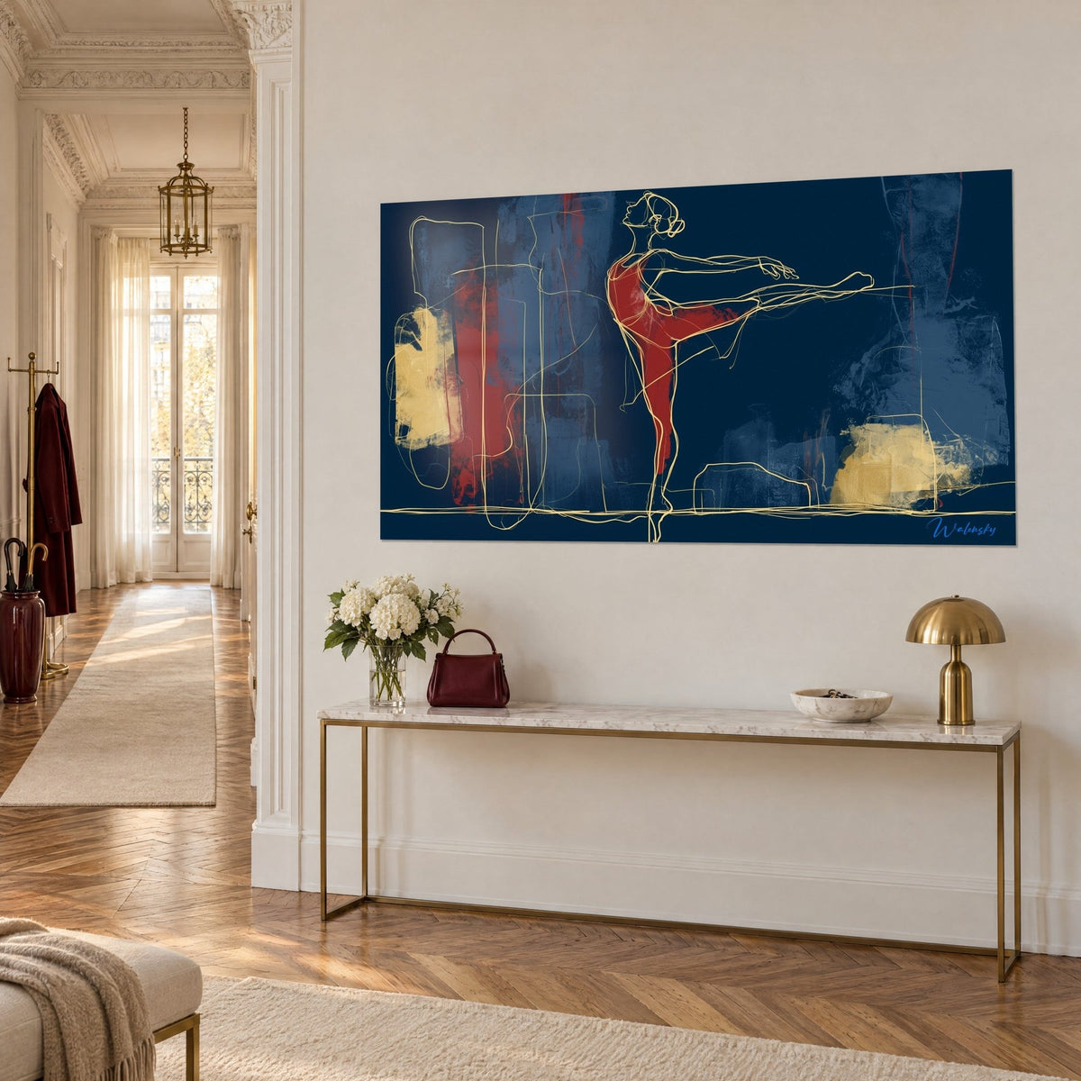 Tableau ballerine filiforme en arabesque, tutu rouge brique, aplats ocre et ardoise, accroché sur un mur blanc de couloir haussmannien