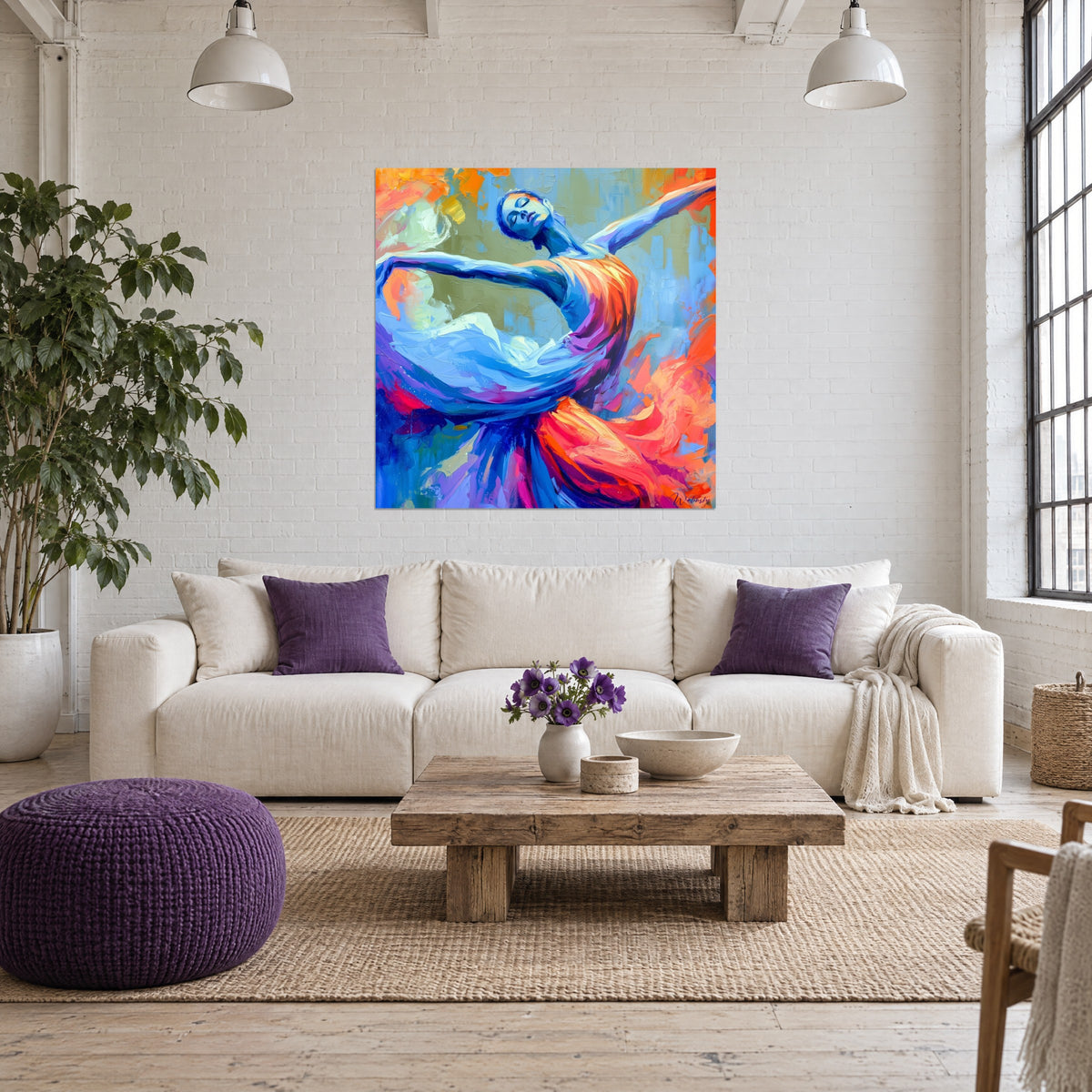Tableau danseuse aux yeux clos, robe orange et bleue en spirale, coups de couteau, au-dessus d'un canapé dans un salon lumineux