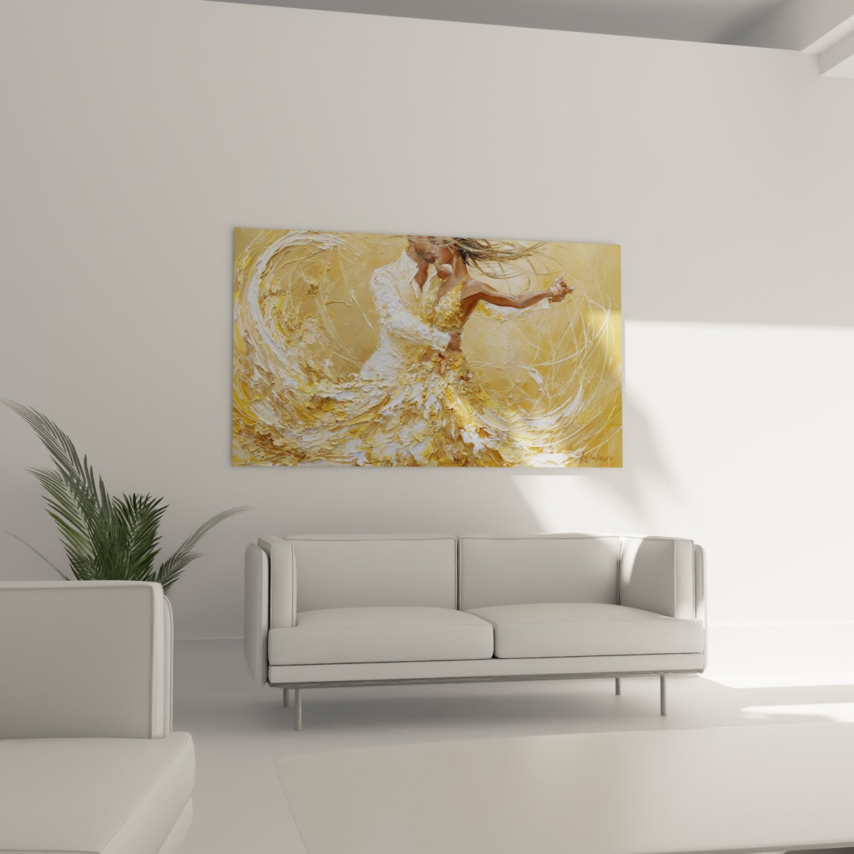 Robe blanche et dorée en mouvement tourbillonnant, tableau accroché au-dessus d'un canapé dans un salon lumineux