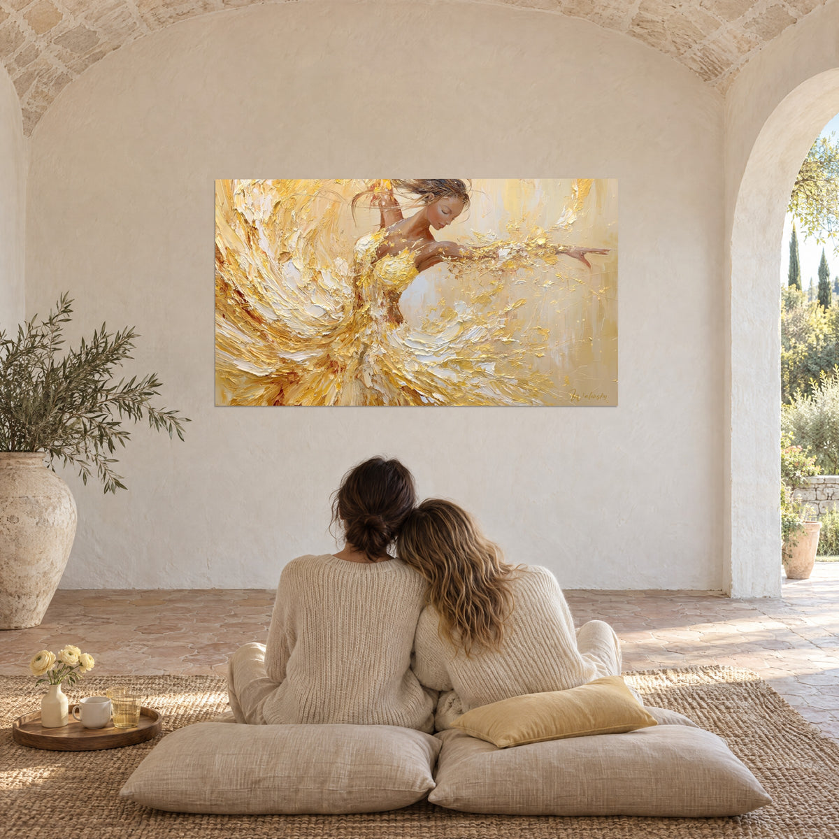 Tableau danse dorée, bras ouvert, jupe en spirales de blé et de blanc nacré, deux personnes enlacées de dos sous les voûtes