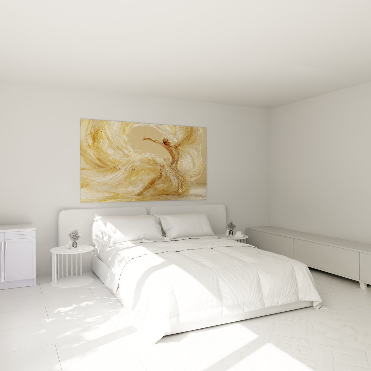 Silhouette dorée en plein mouvement, tons crème et ocre, au-dessus d'un lit dans une chambre claire