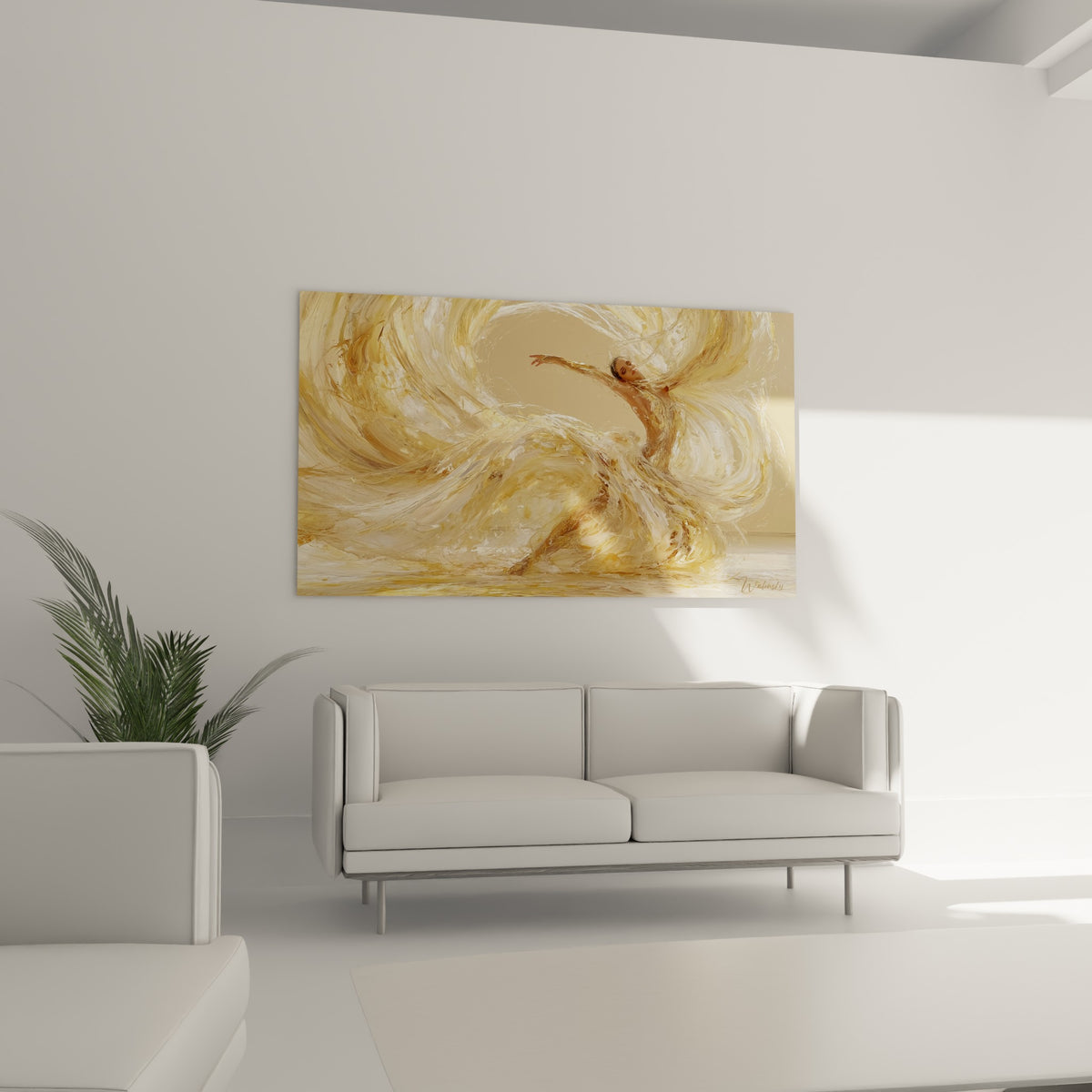 Figure vêtue de doré et de crème dans un tourbillon de tissu, au-dessus d'un canapé dans un salon lumineux