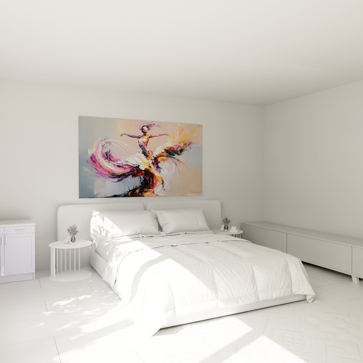Silhouette pourpre et fauve en plein élan, tableau danseuse au-dessus d'un lit dans une chambre claire