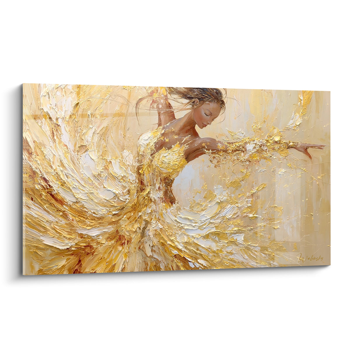 Danseuse au bras tendu, robe dorée et blanche sculptée à la spatule, cheveux au vent