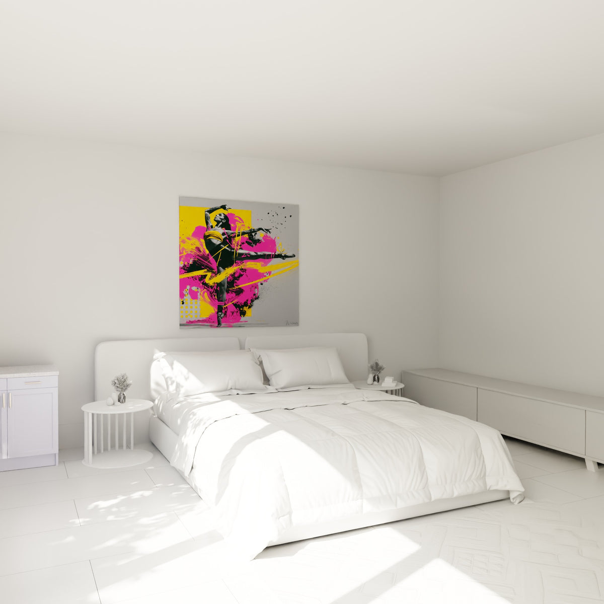 Ballerine suspendue en plein saut, traînées jaunes et roses, au-dessus d'un lit dans une chambre claire