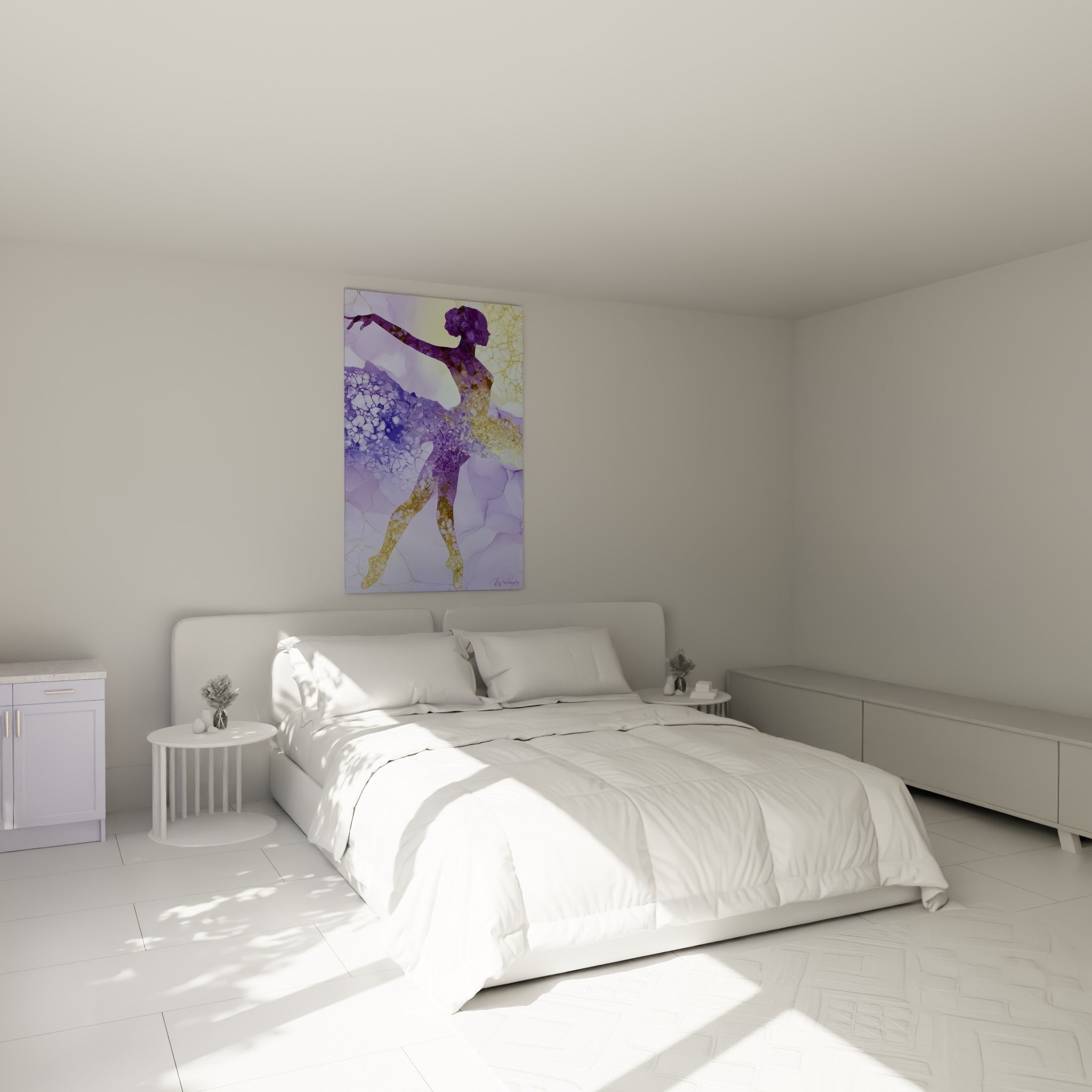Silhouette de danseuse violette et dorée, bras levé gracieux, au-dessus d'un lit dans une chambre claire