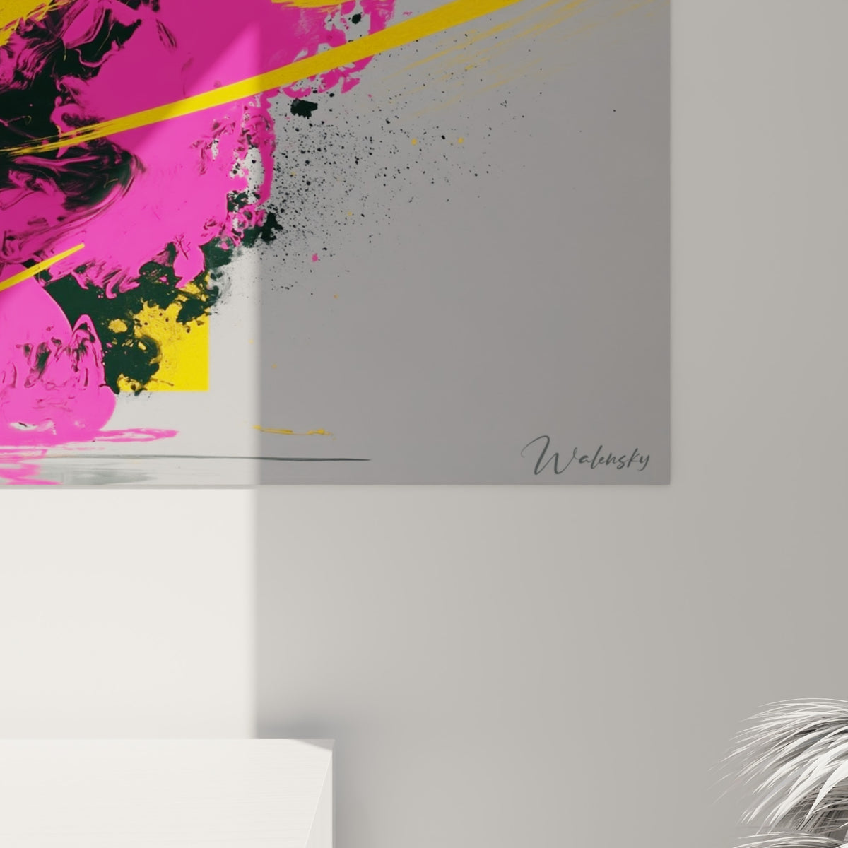 Empâtements de peinture rose et jaune se mêlant au grain noir et blanc du corps de la danseuse