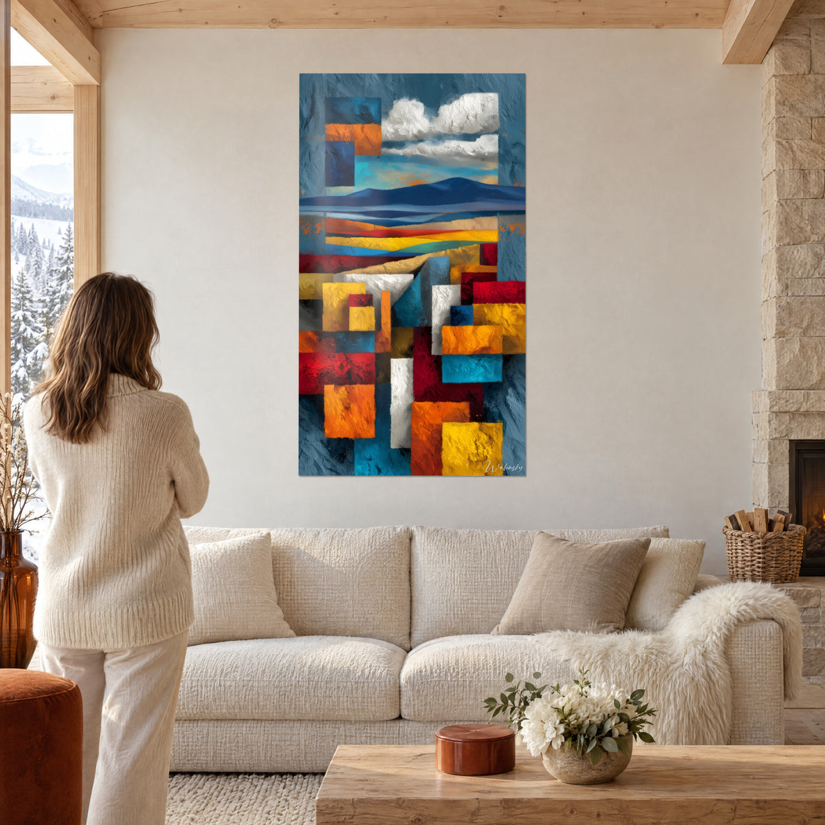 Gemälde mit abstraktem Mosaik aus roten, gelben und orangefarbenen Blöcken unter blauem Himmel, zwei Personen von hinten, über einem Sofa in einem hellen Wohnzimmer