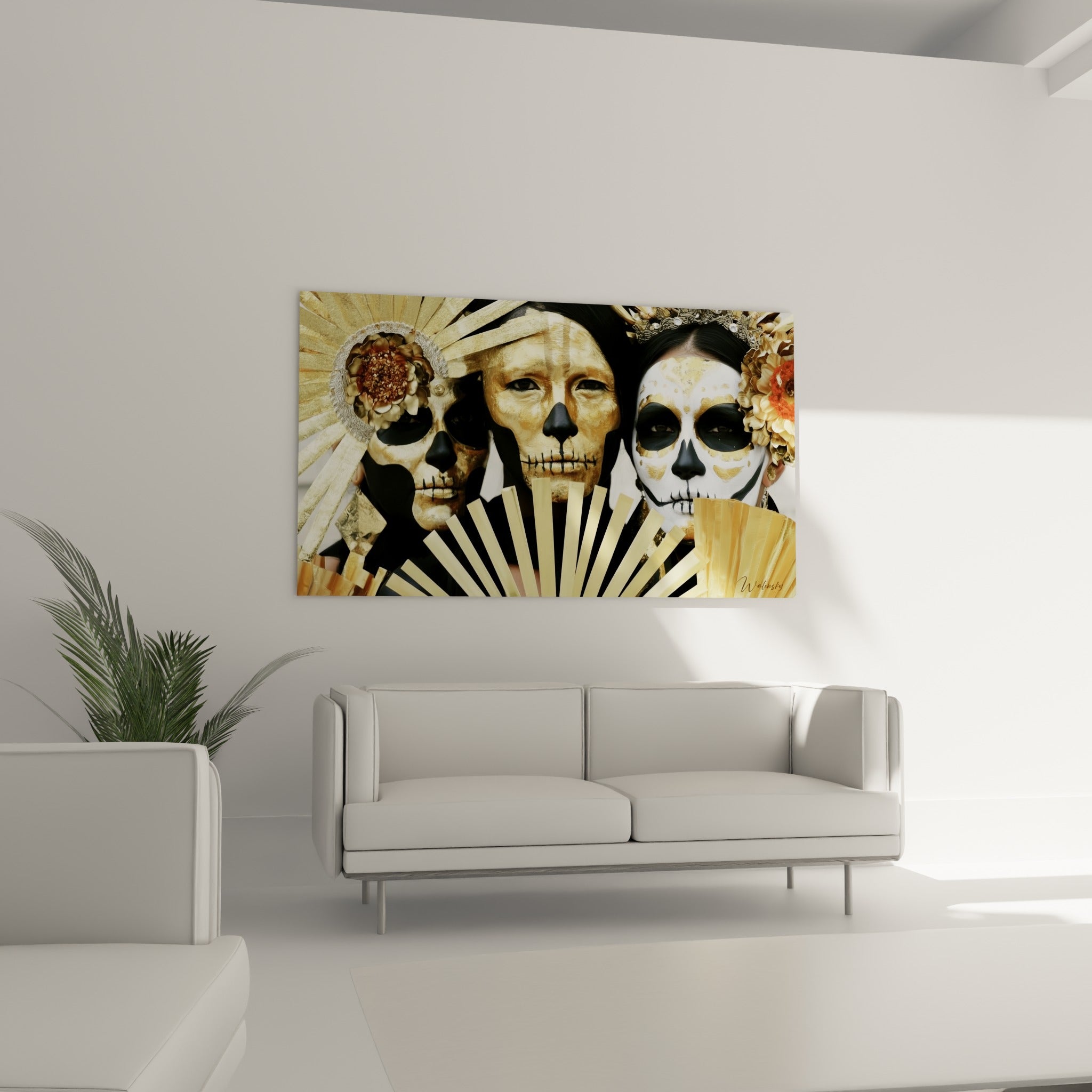 Coiffes florales et maquillage blanc nacré du tableau Dia de los Muertos, au-dessus d'un canapé dans un salon lumineux