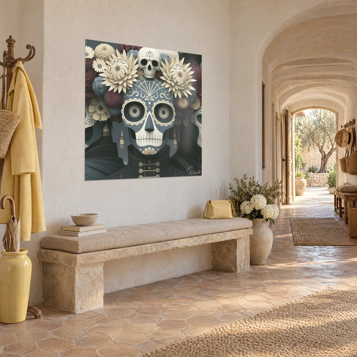 Cuadro calavera con encaje crema alrededor de las órbitas, pompones colgantes y flores burdeos, en tres cuartos en un pasillo abovedado