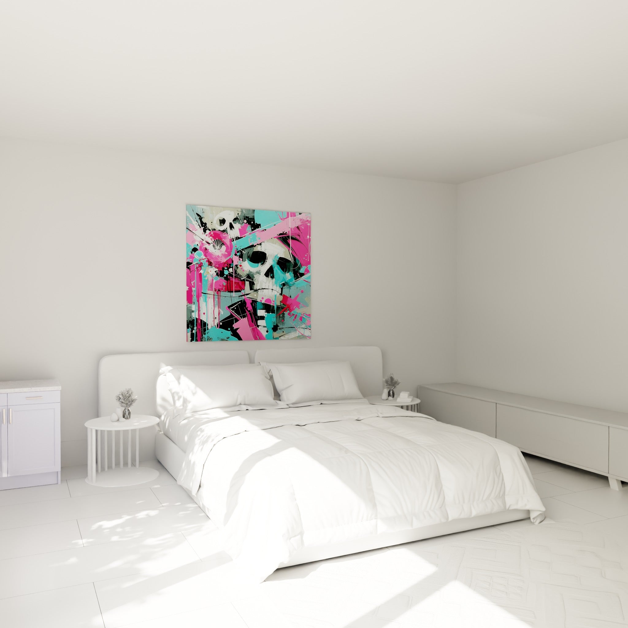 Crâne peint Dia de los Muertos aux tons roses et turquoise, accroché au-dessus d'un lit dans une chambre claire