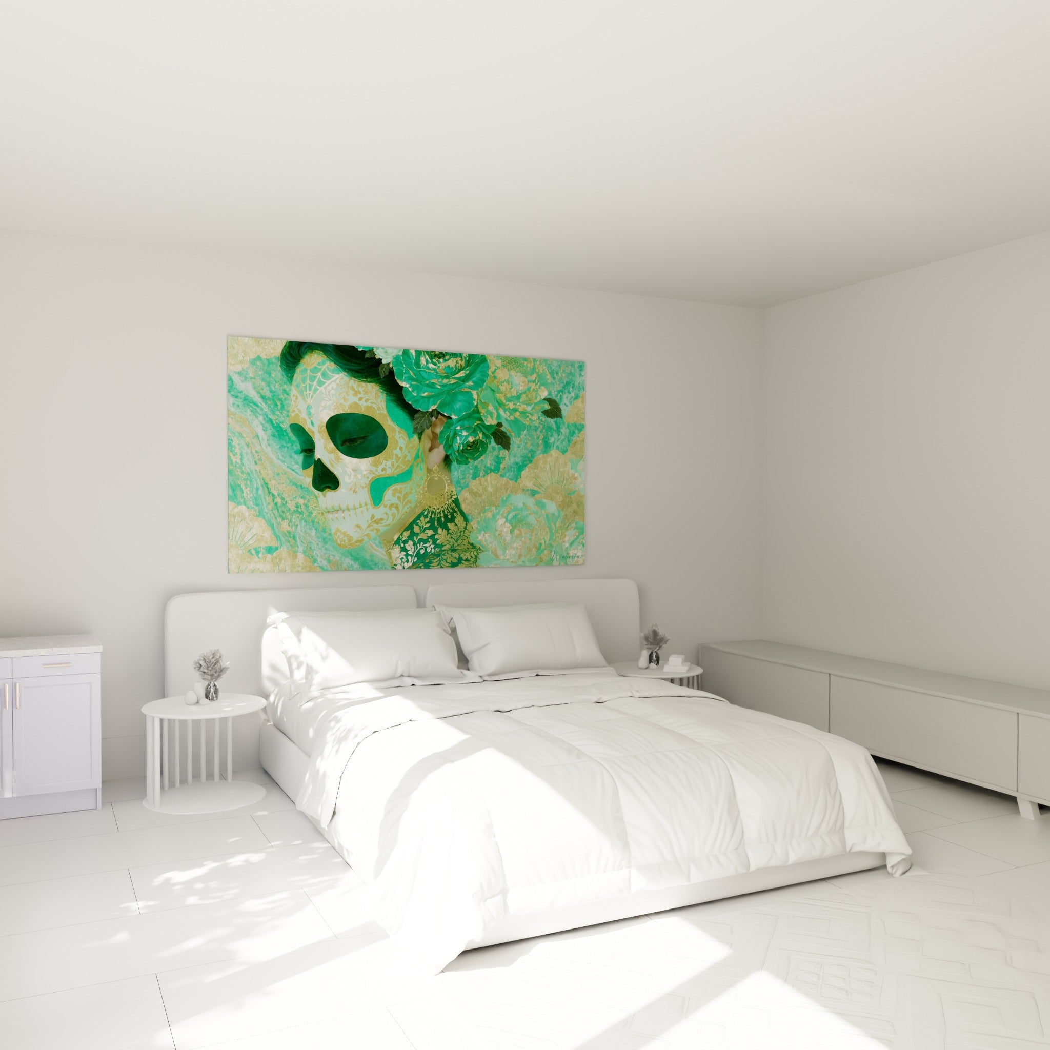 Crâne fleuri Dia de los Muertos aux teintes vert émeraude et doré, au-dessus d'un lit dans une chambre claire