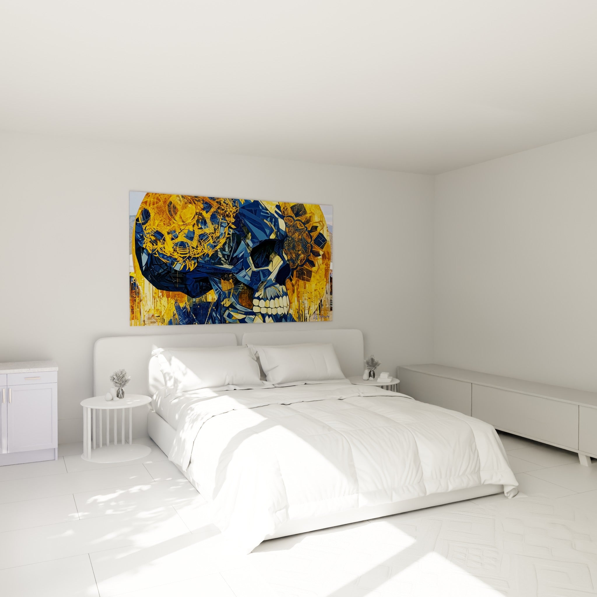 Motifs géométriques bleu marine et jaune soleil sculptent ce crâne au-dessus d'un lit dans une chambre claire