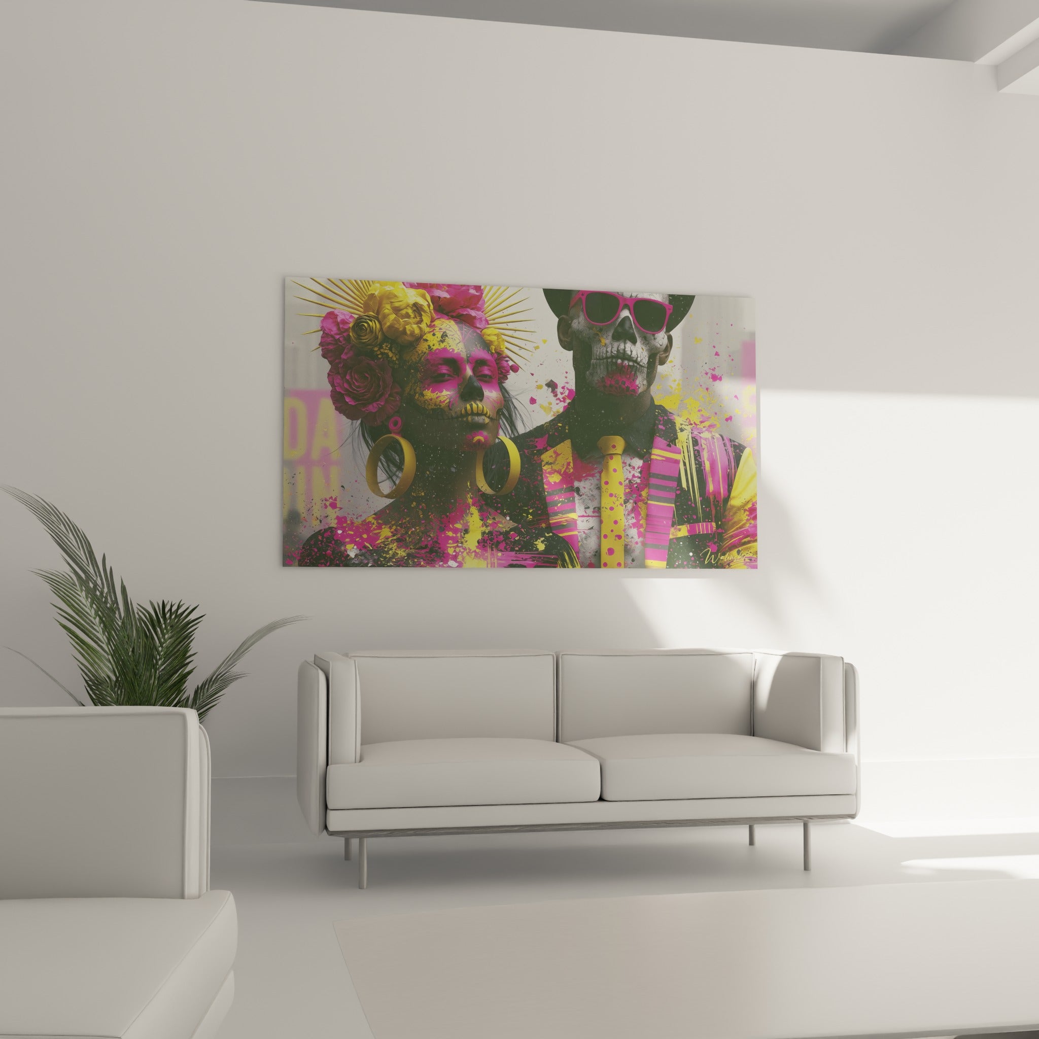 Visages peints en crânes mexicains, roses et jaunes vifs, au-dessus d'un canapé dans un salon lumineux