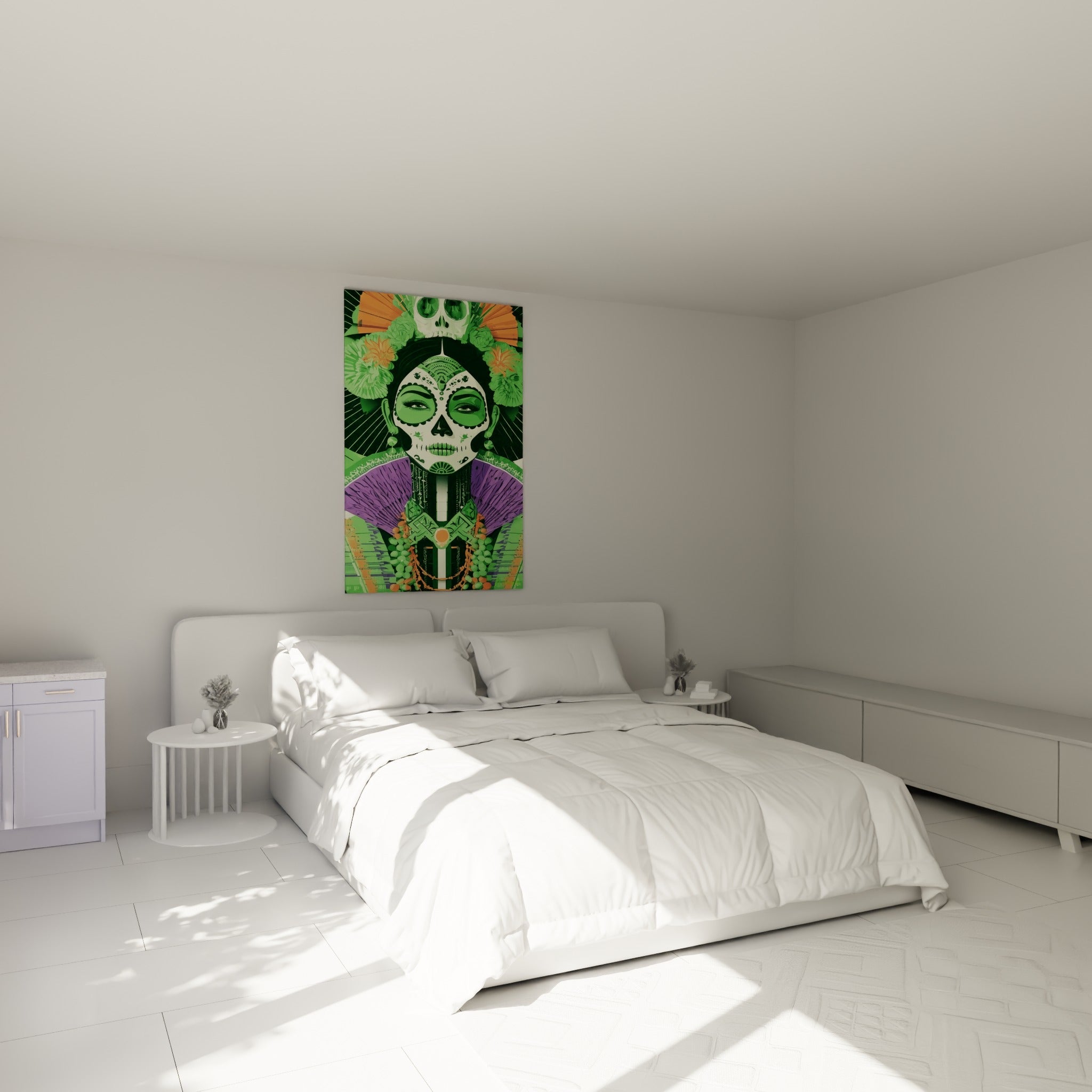 Visage de Catrina verte orné de fleurs orange, accroché au-dessus d'un lit dans une chambre claire