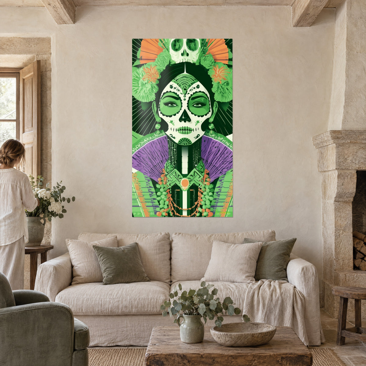 Quadro volto di catrina con maschera di teschio bianca, corona verde e arancione, ventagli viola, appeso sopra un divano in un soggiorno luminoso