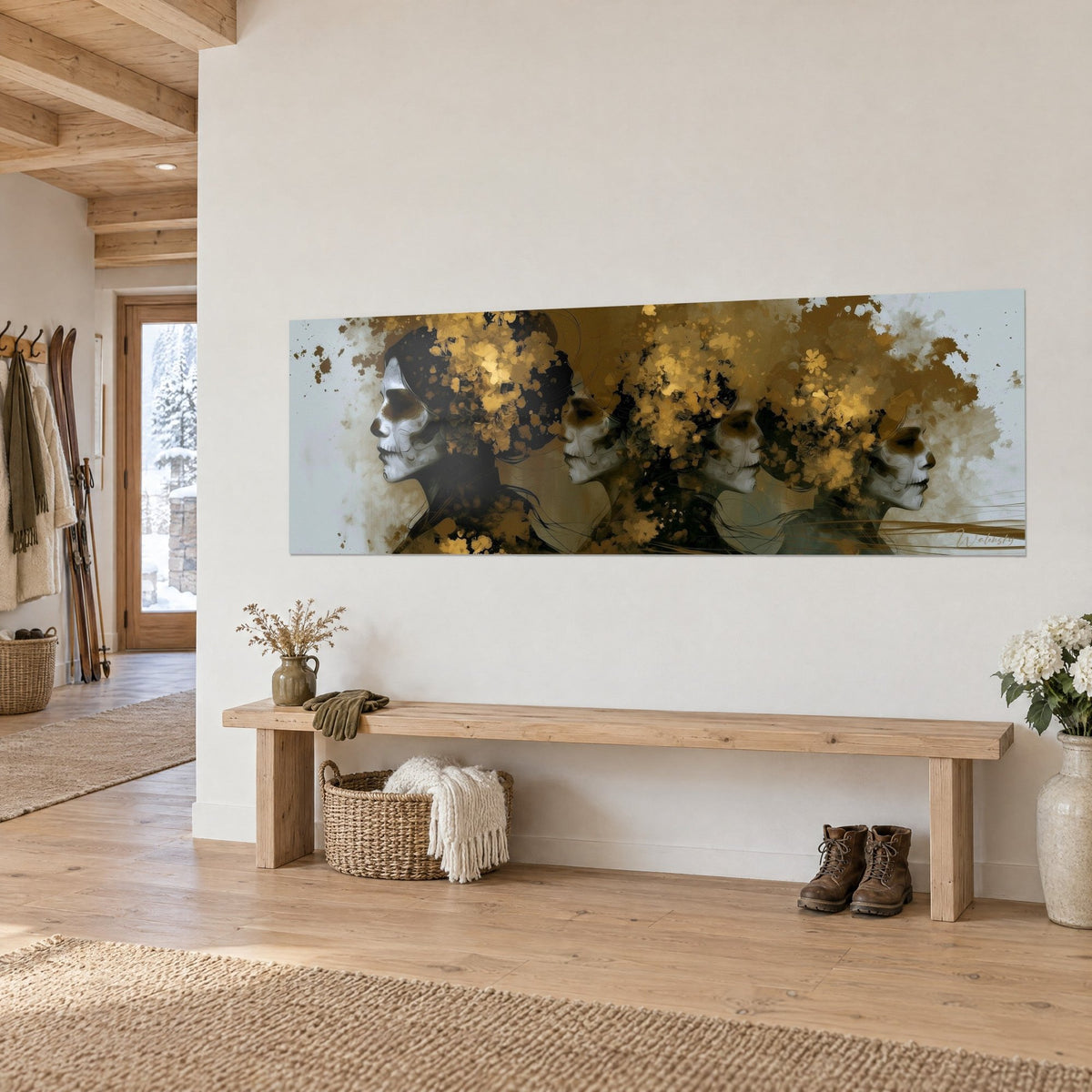 Gemälde Panorama mit wiederholten Skelettgesichtern als Echo, goldbraune Farbspritzer auf blaugrauem Grund, Chaletwand