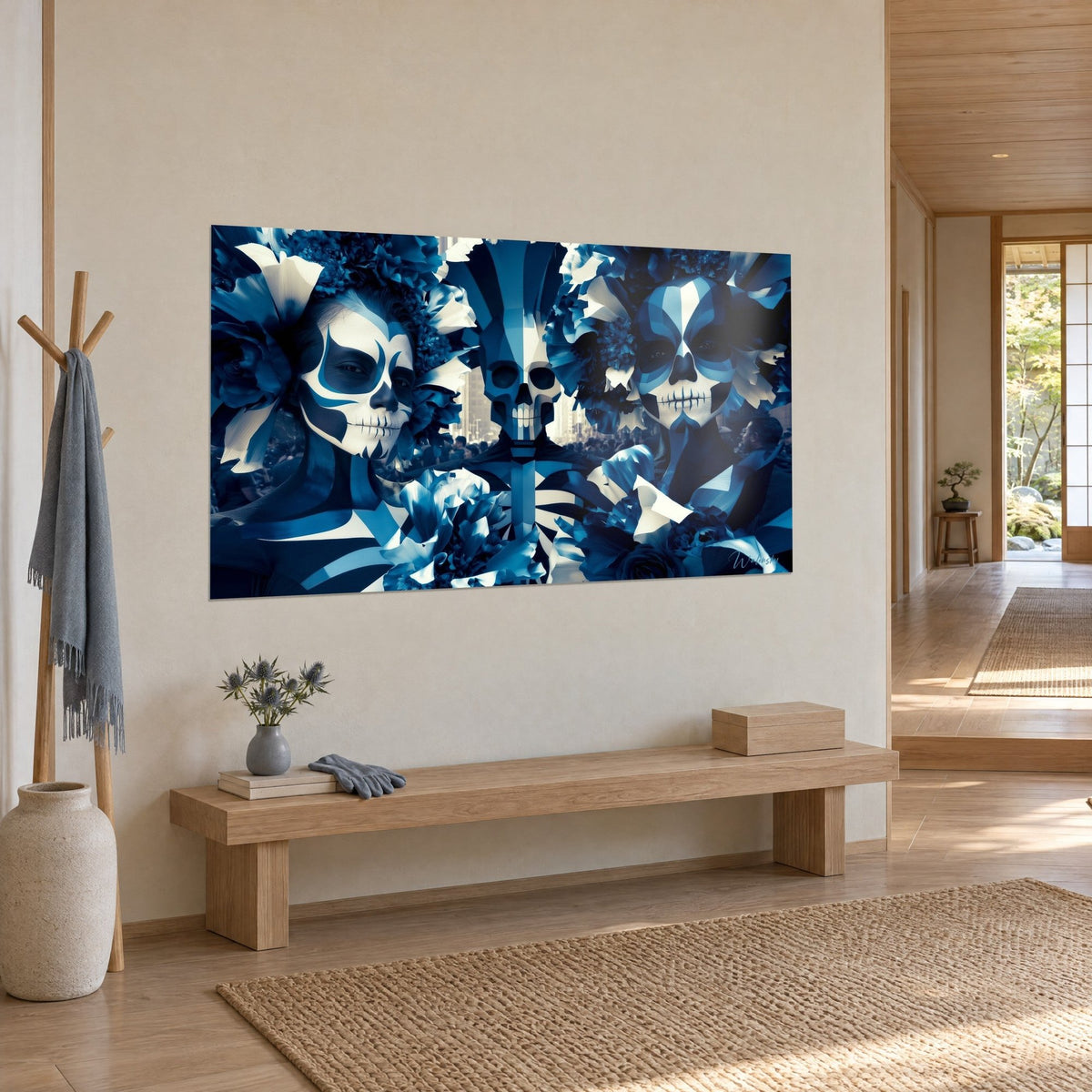 Tableau catrinas aux masques de squelette bleu nuit et ivoire, couronnes de fleurs géantes, vue de trois-quarts dans un couloir japandi