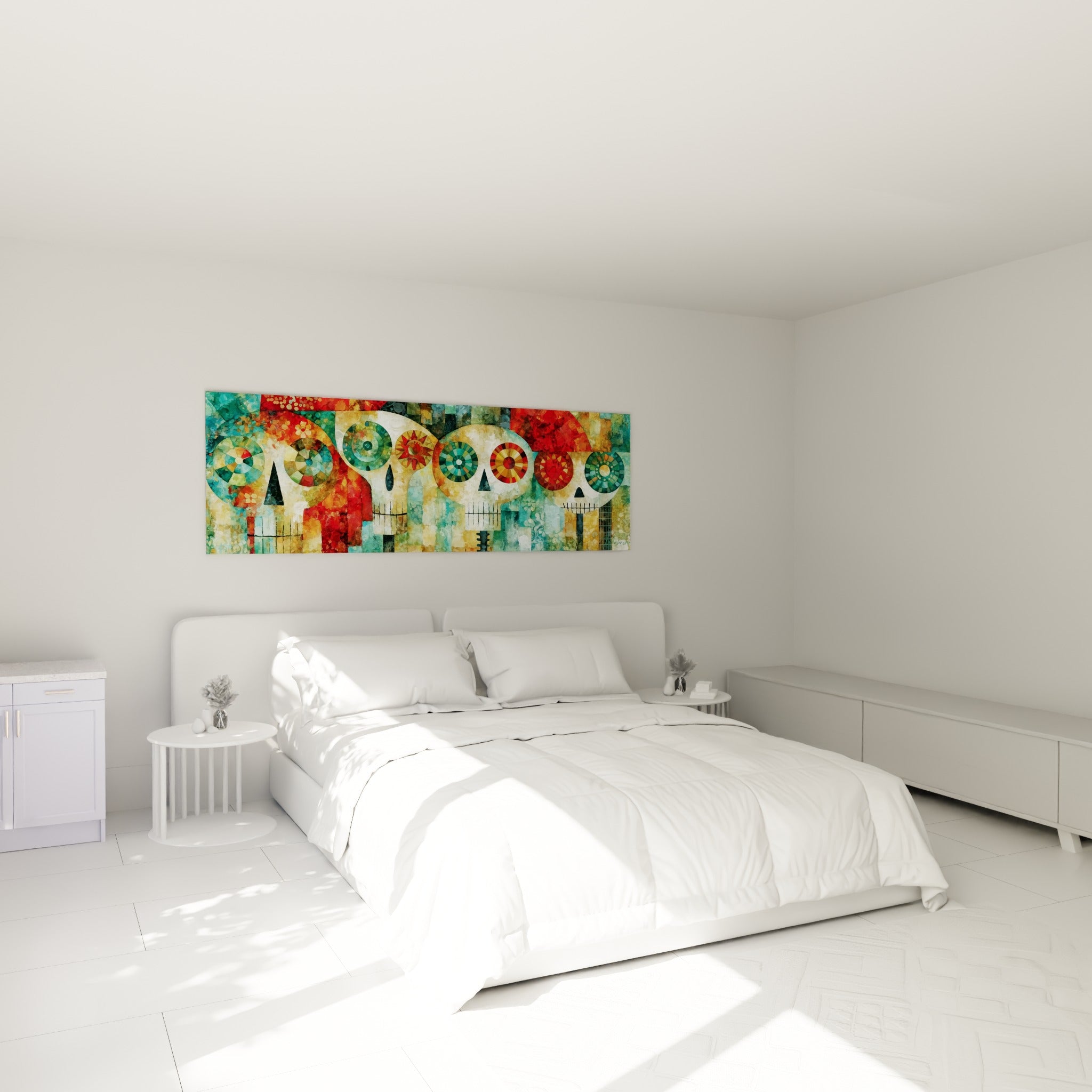 Crânes décorés Dia de los Muertos en turquoise et ocre suspendus au-dessus d'un lit dans une chambre claire