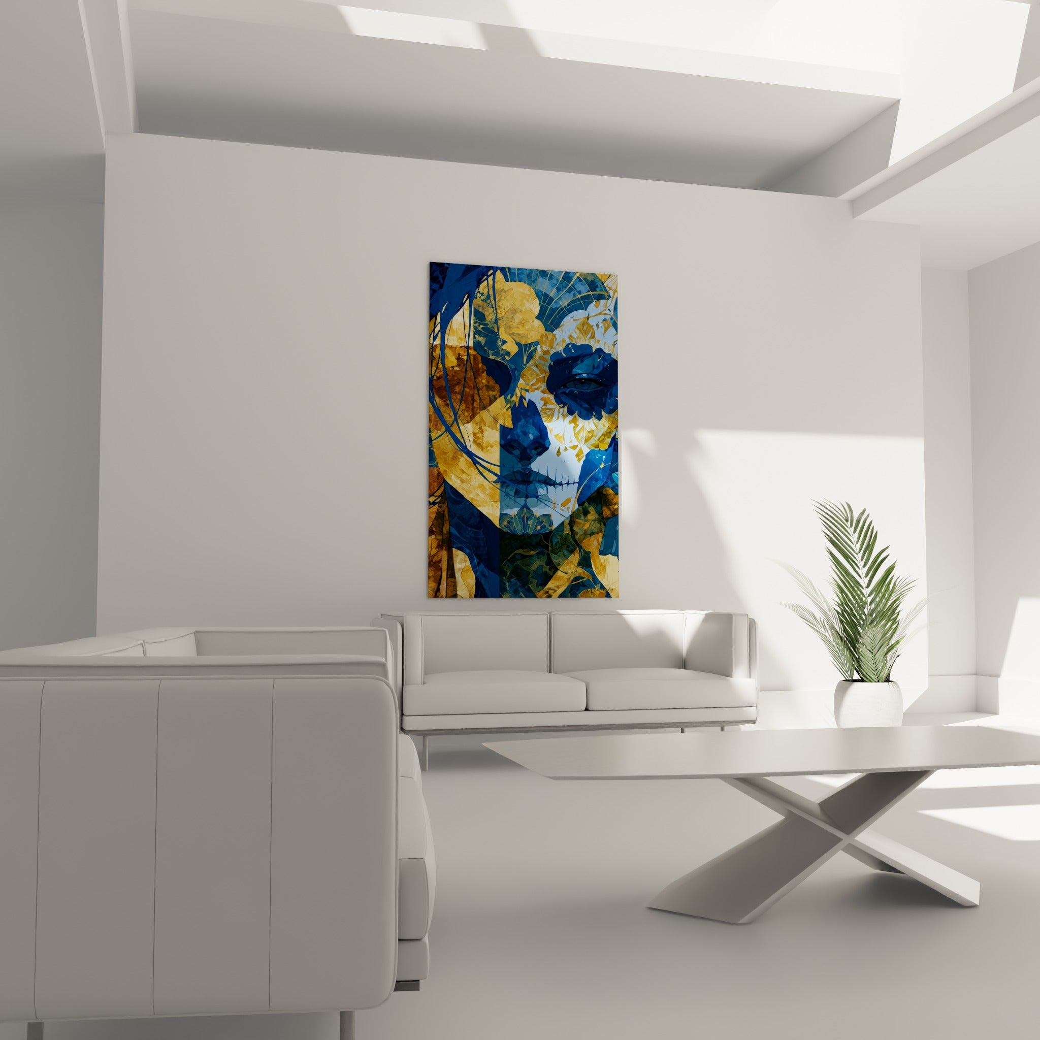 Motifs dorés et bleus du visage Dia de los Muertos au-dessus d'un canapé dans un salon lumineux