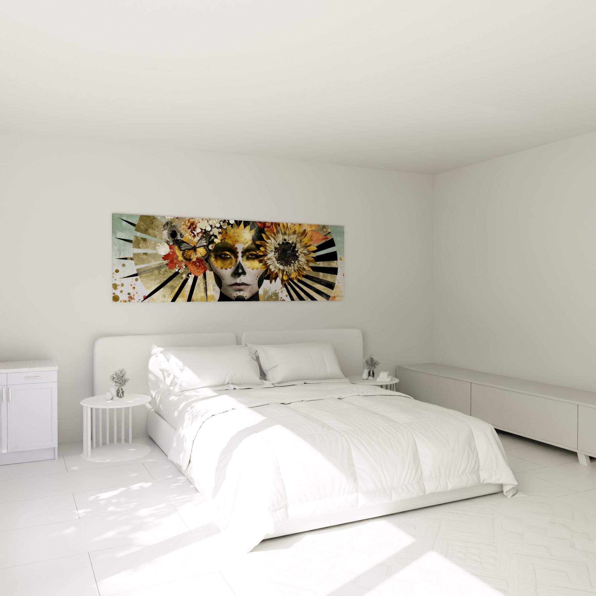 Papillon orangé et visage doré du tableau Dia de los Muertos, accroché au-dessus d'un lit dans une chambre claire
