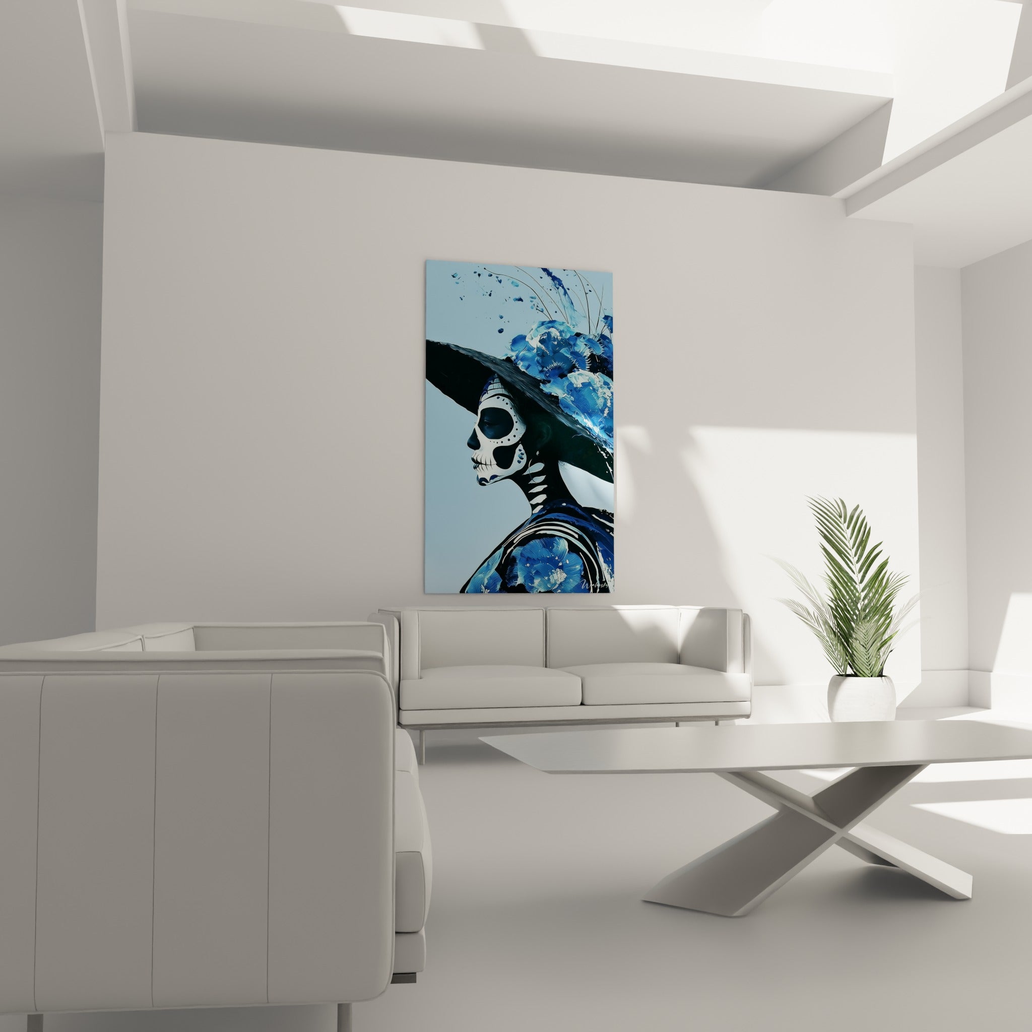 Silhouette squelette peinte en bleu pastel et blanc, Dia de los Muertos, au-dessus d'un canapé dans un salon lumineux
