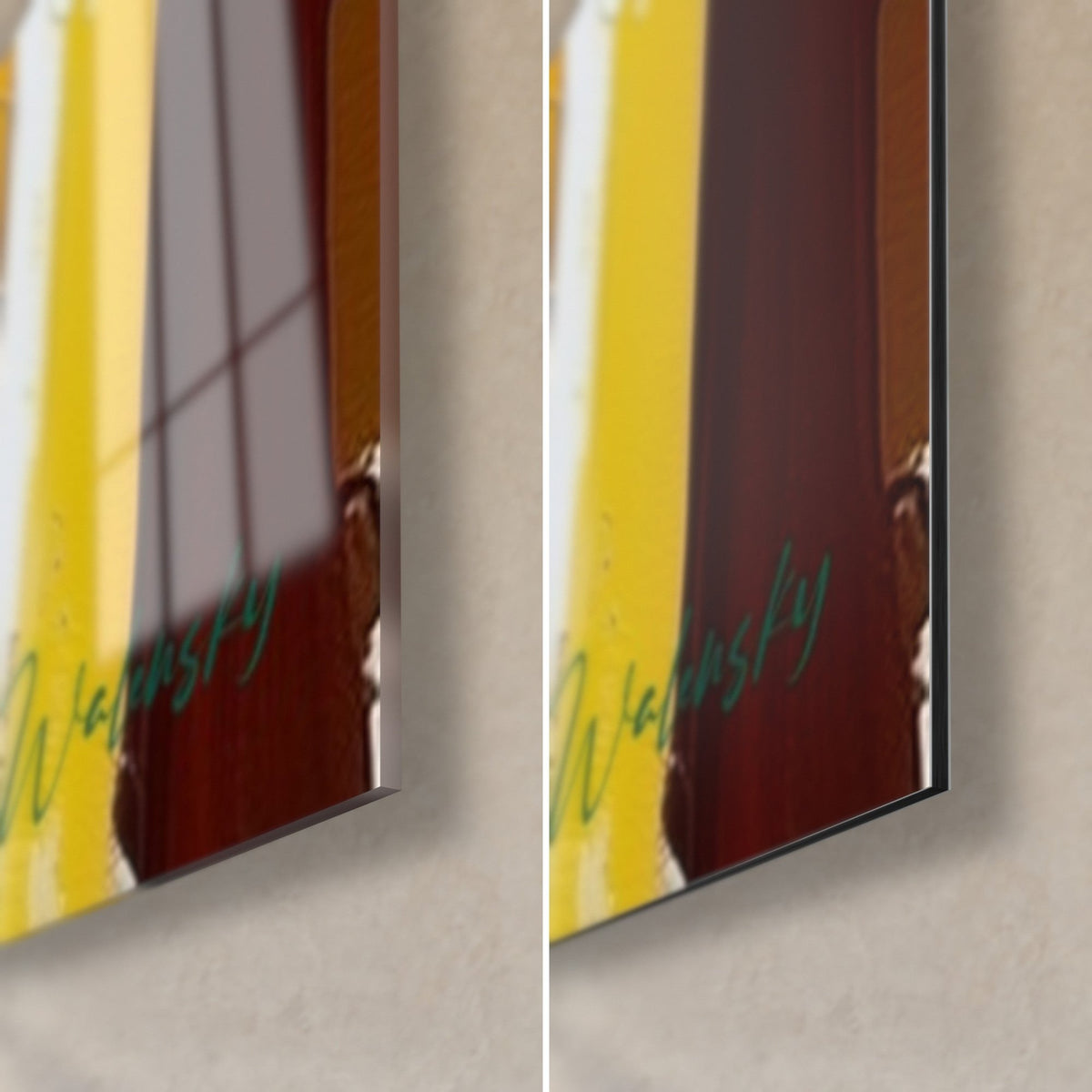 Quadro Catrinas in abiti neri e giallo zafferano, angolo in basso a destra: vetro acrilico lucido che riflette la finestra, Dibond opaco, bordo sottile