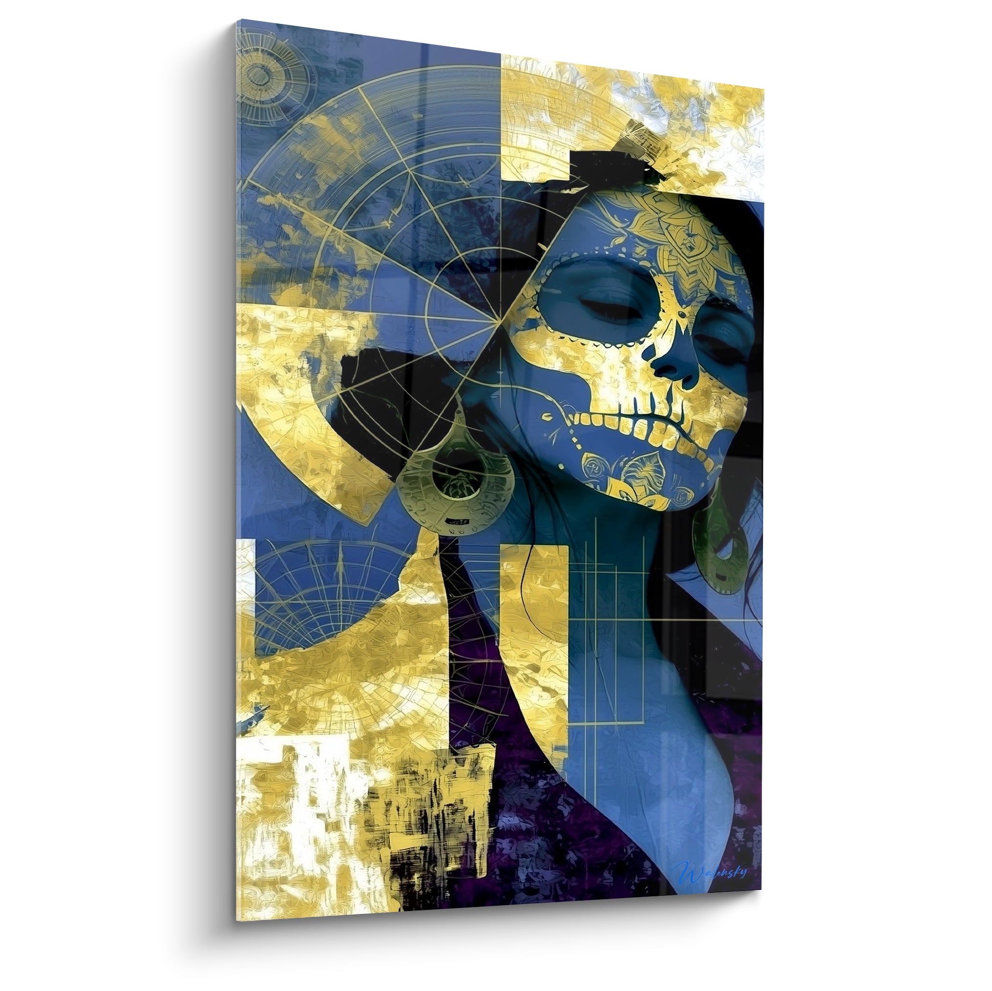 Visage Dia de los Muertos mi-bleu mi-doré aux motifs floraux sur fond géométrique violet