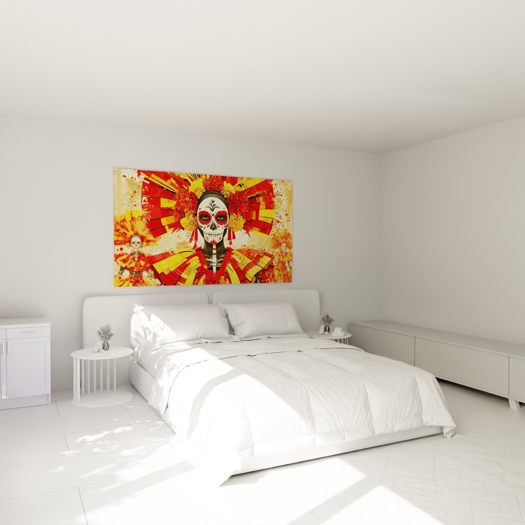 Visage peint blanc et coiffe rouge dorée de cette Catrina Dia de los Muertos, au-dessus d'un lit dans une chambre claire