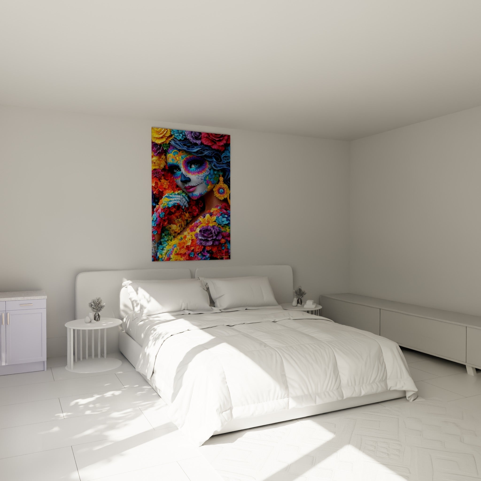 Visage peint aux tons bleus et fleurs multicolores, tableau Dia de los Muertos au-dessus d'un lit dans une chambre claire