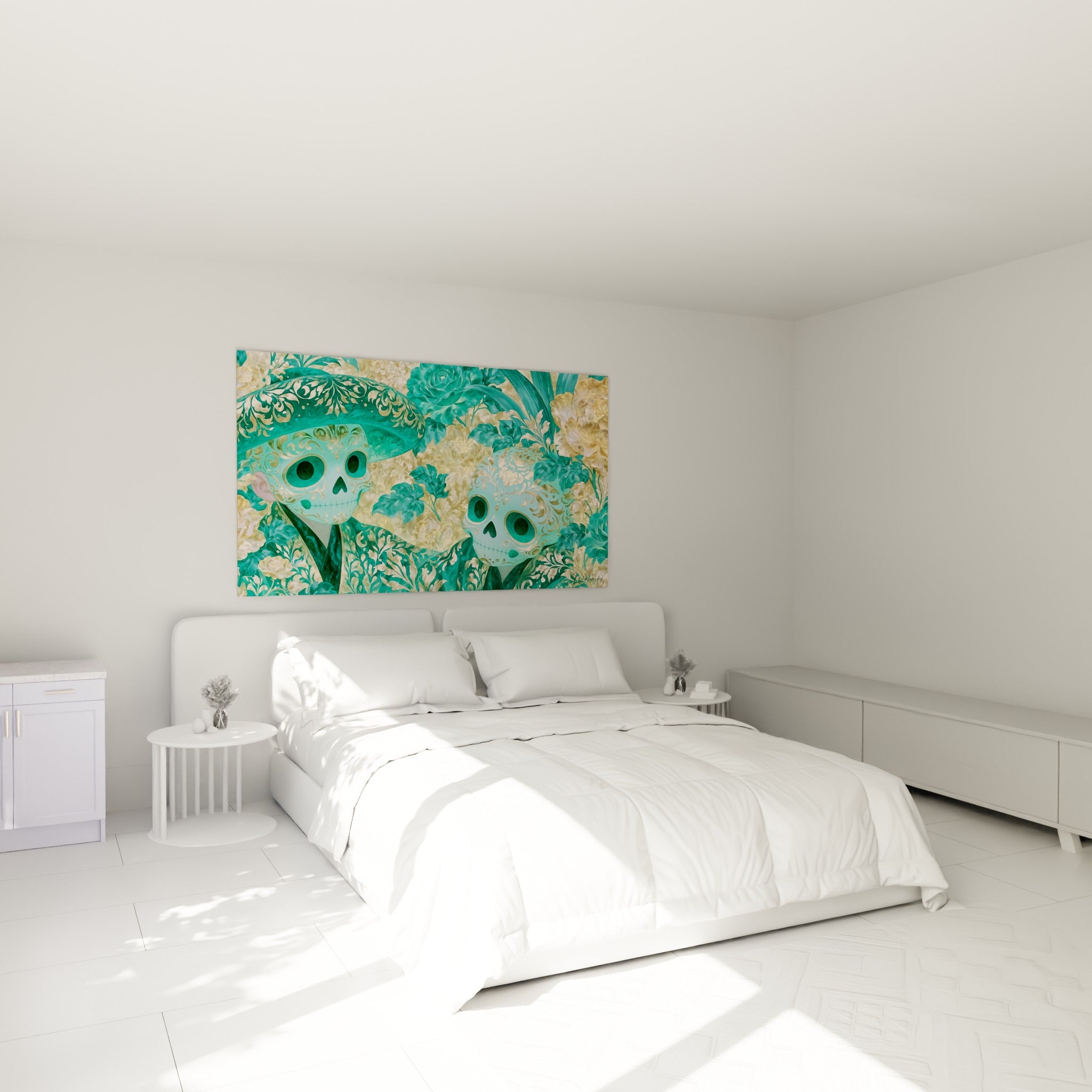 Crânes fleuris turquoise et or veillant sereinement, accrochés au-dessus d'un lit dans une chambre claire