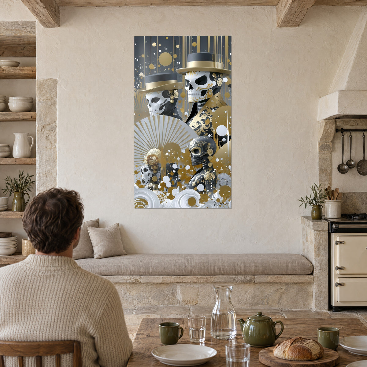 Schilderij Mexicaanse skeletten met grijze en gouden vilten hoeden, gouden stippen als regen, beige gestukadoorde muur van een woonruimte