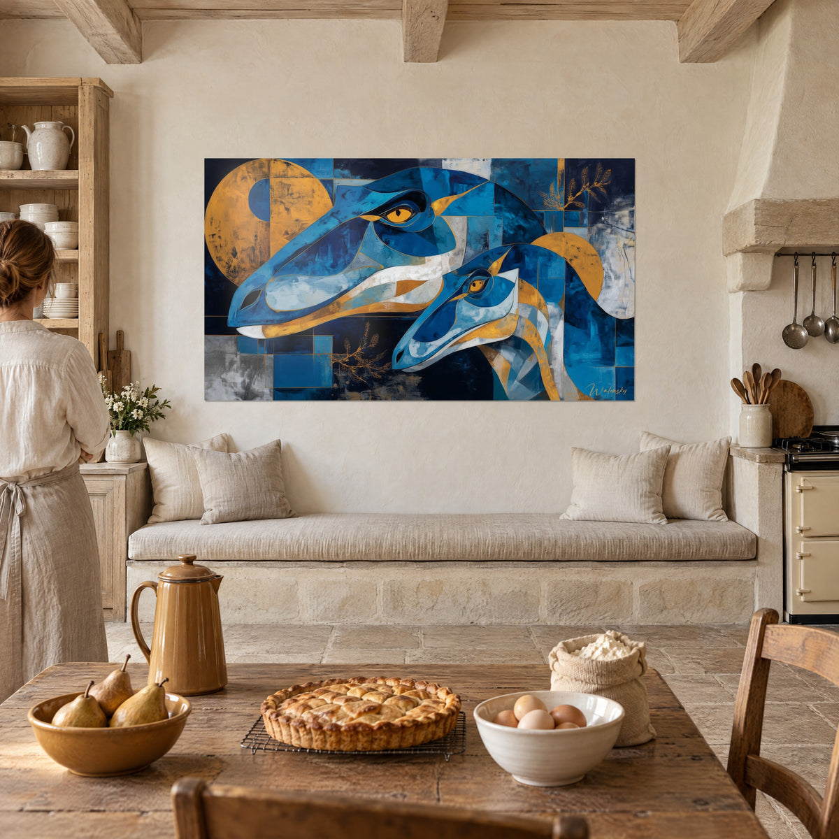 Cuadro de criaturas jurásicas estilizadas, hocicos azur y blancos, sol dorado, junto a una cocina de campo con vigas vistas