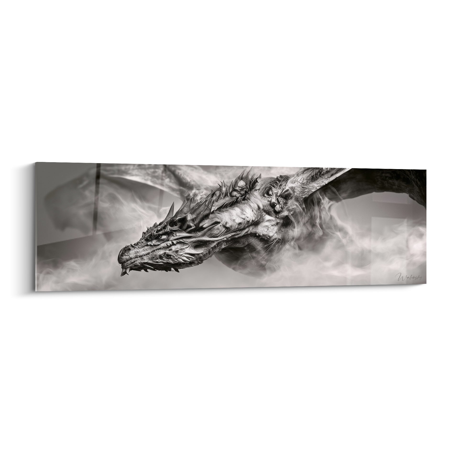 Dragon anthracite et blanc, ailes déployées, tête sculptée émergeant d'un voile de fumée