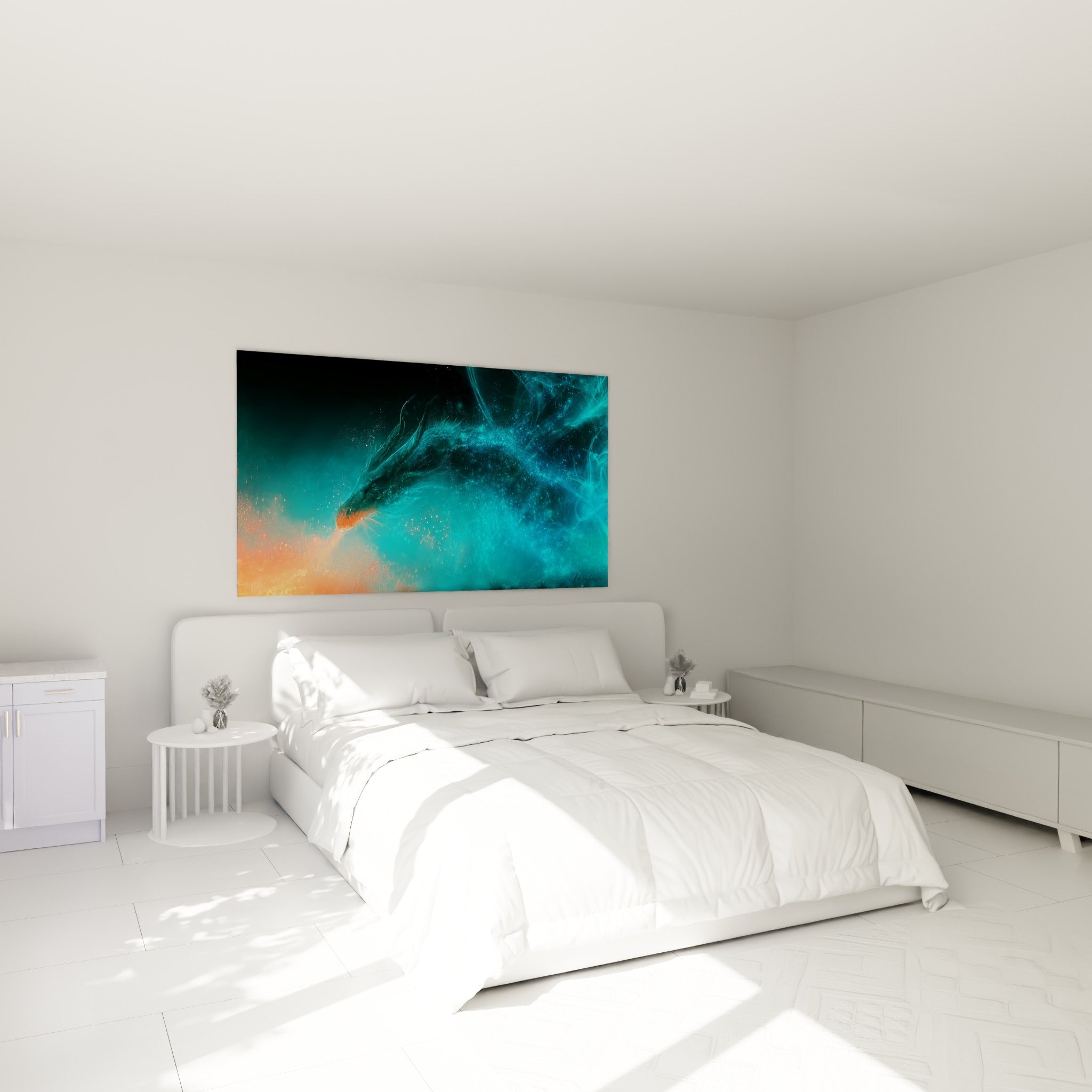 Créature céleste turquoise au souffle orange ardent, accrochée au-dessus d'un lit dans une chambre claire