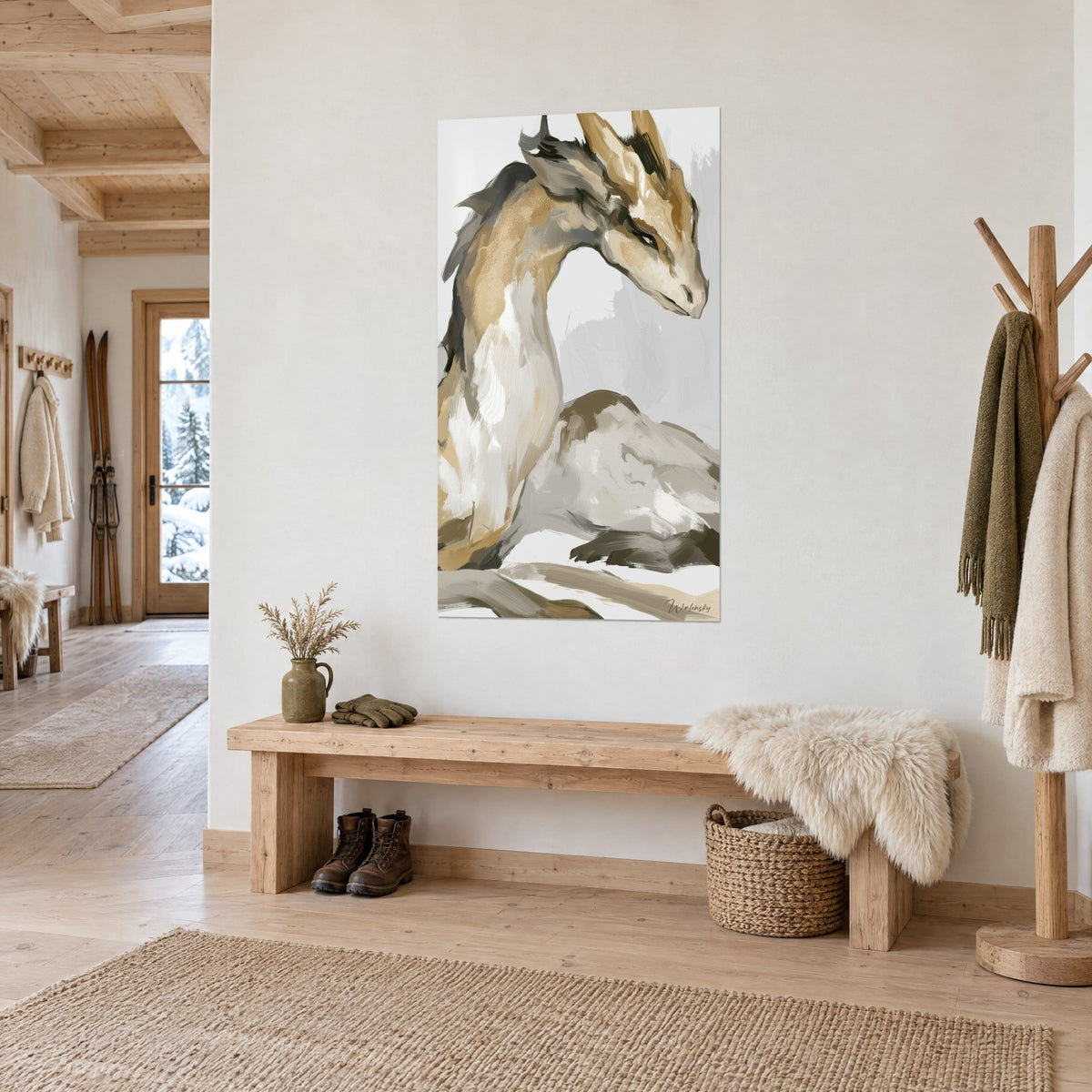 Tableau créature fantastique beige et gris, crinière brune et cornes dorées, sur un mur blanc d'entrée en bois
