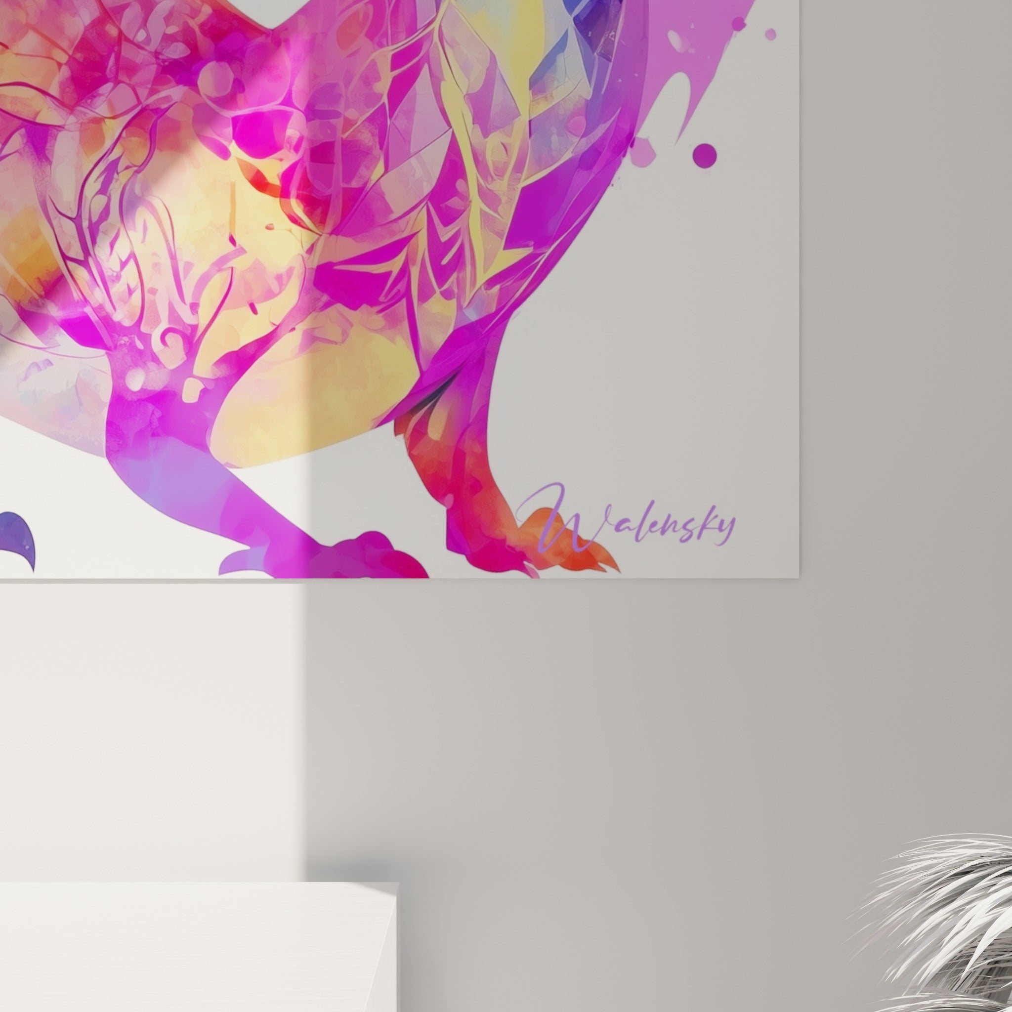 Écailles et volutes colorées du dragon révèlent les nuances d'orange, de rose et de violet mêlées à l'aquarelle
