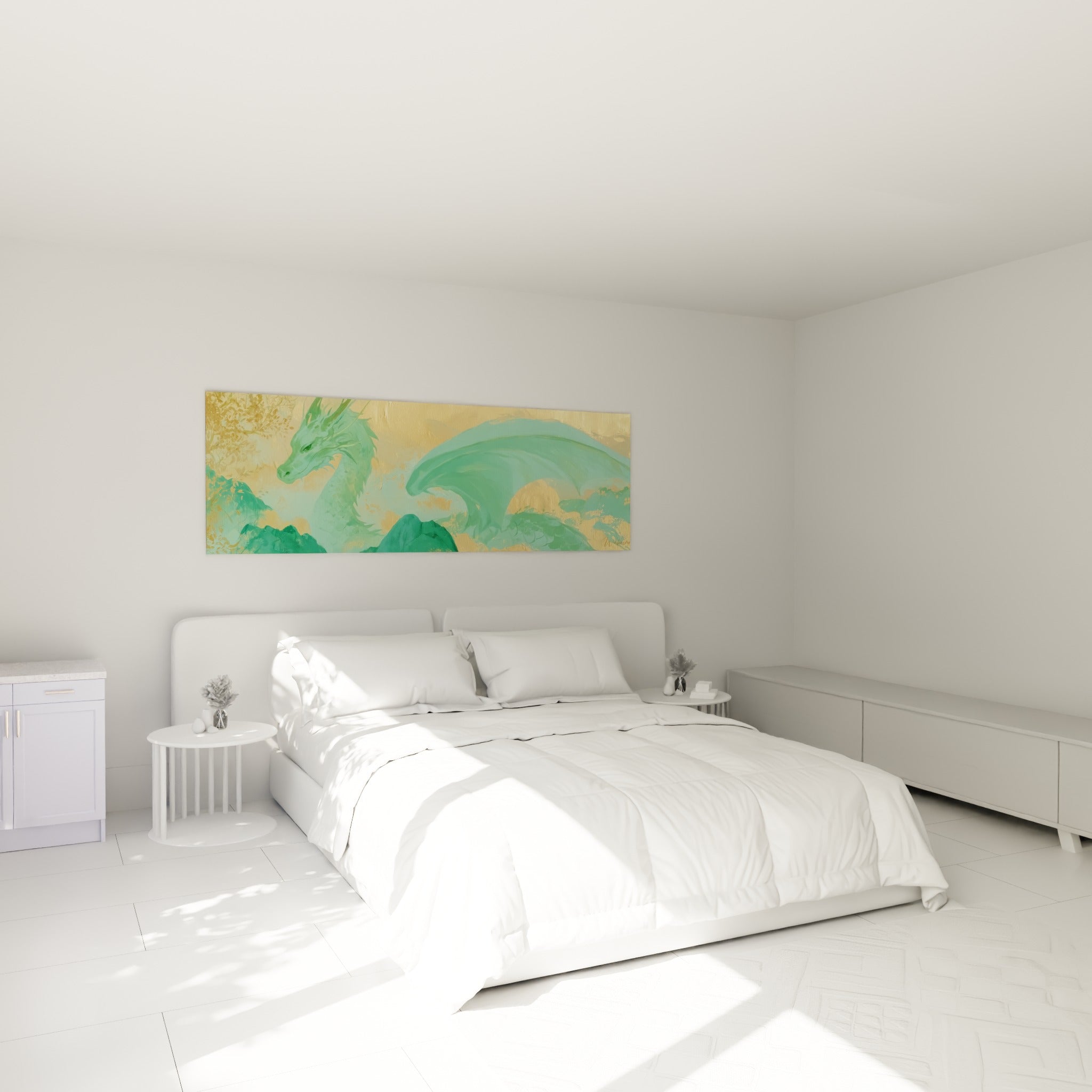 Créature mythique vert émeraude et or, posture sereine, au-dessus d'un lit dans une chambre claire