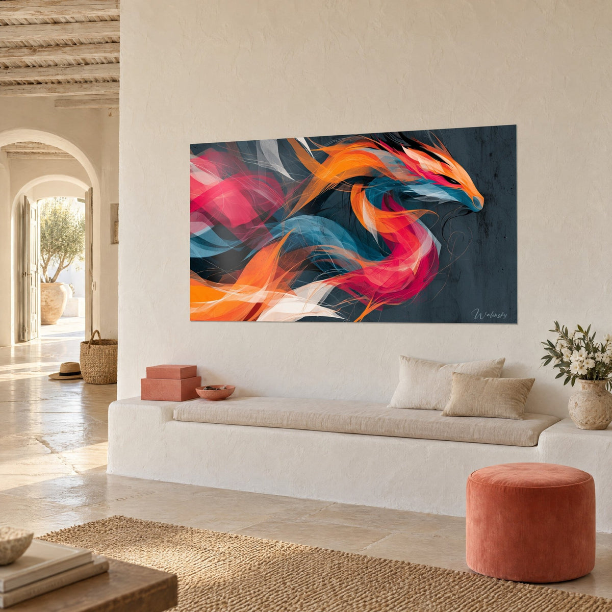 Tableau créature de volutes corail, bleu acier et rose vif sur fond anthracite, sur un mur crème près d'une banquette blanche