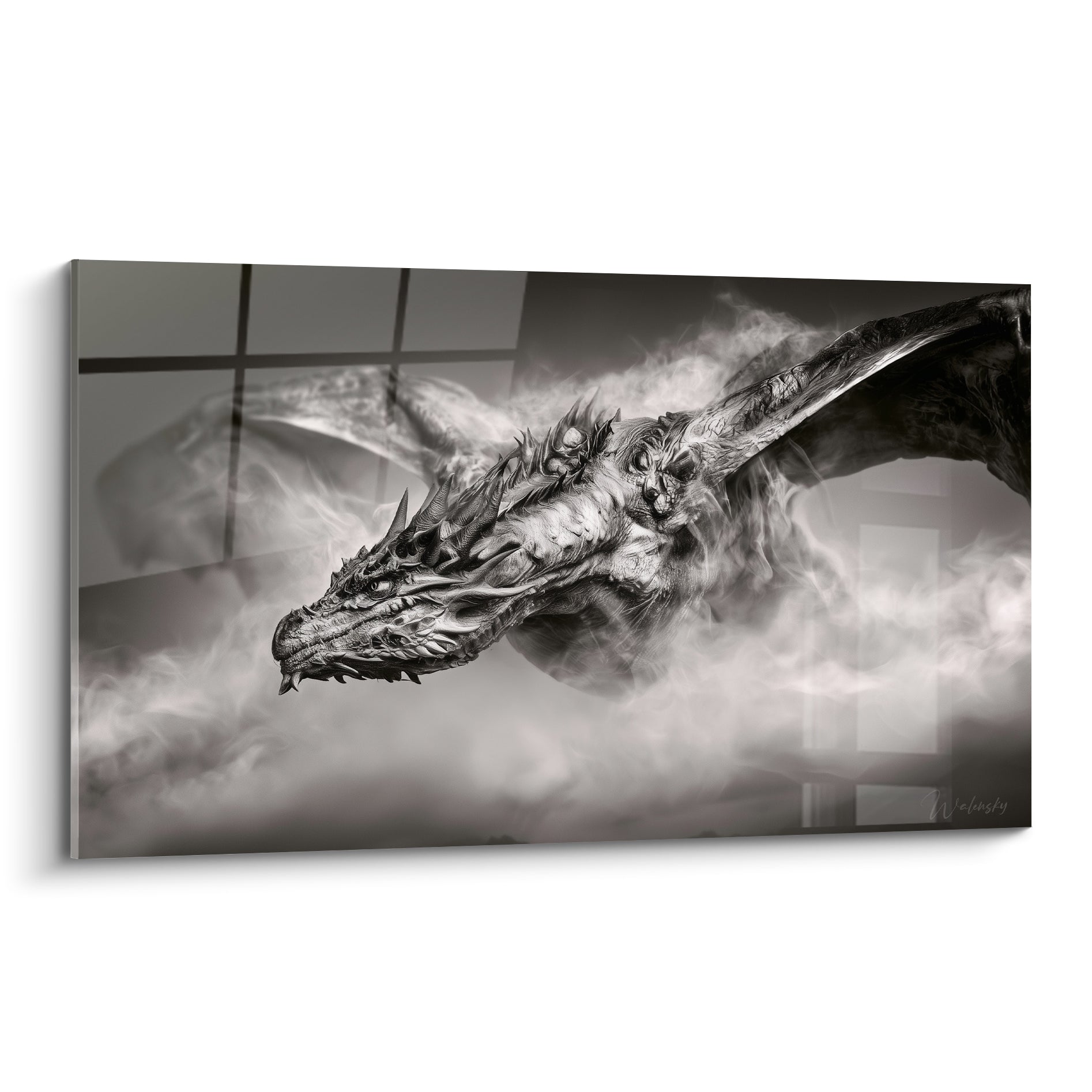 Dragon gris aux ailes déployées émergeant d'une brume blanche et anthracite intense