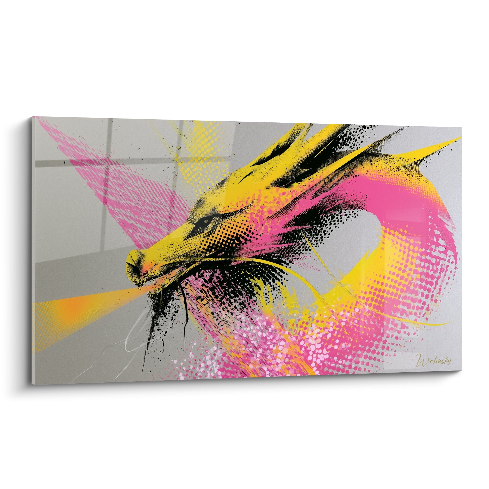 Dragon jaune et rose fuchsia de profil, traits noirs pointillés sur fond gris clair
