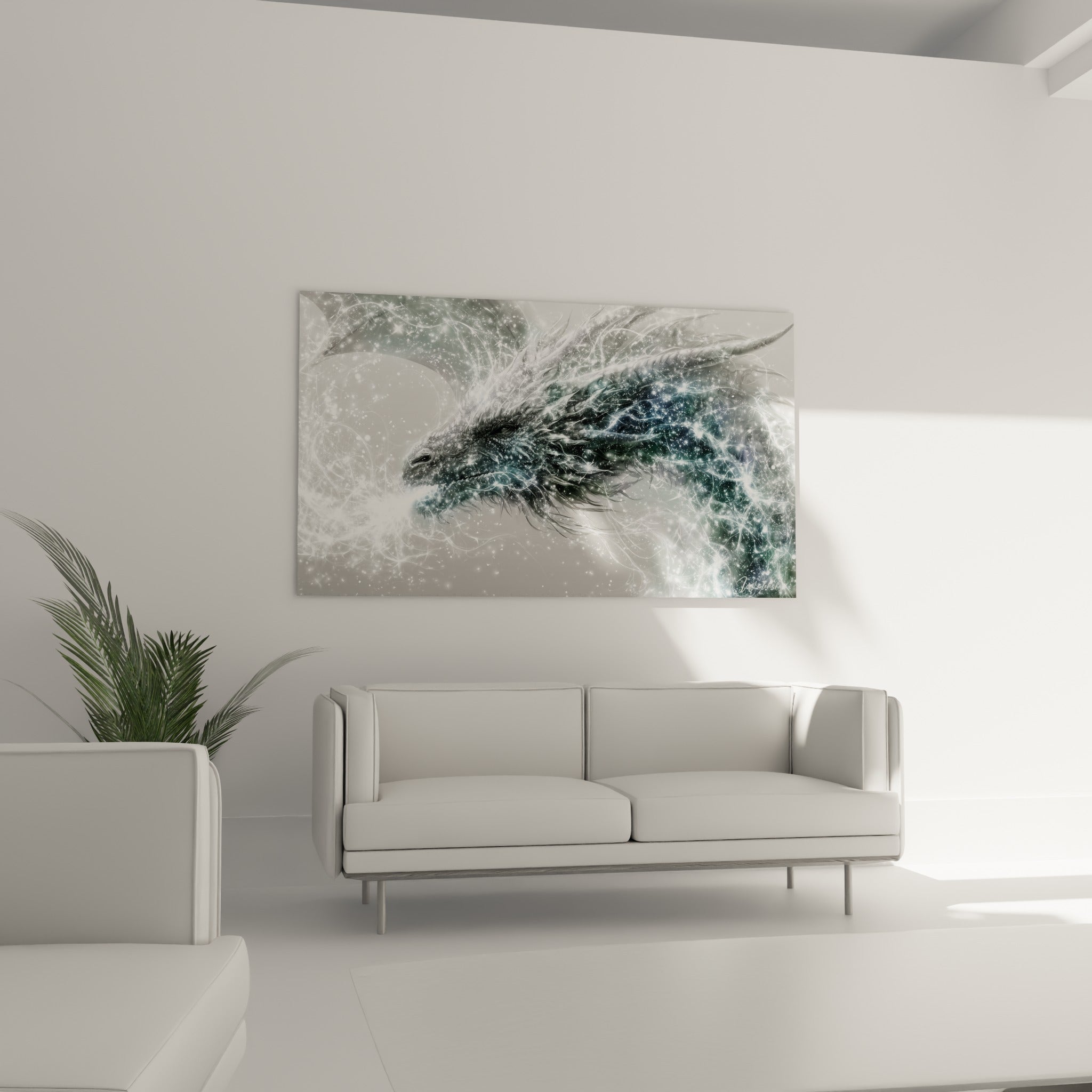 Dragon argenté au souffle lumineux blanc, au-dessus d'un canapé dans un salon lumineux