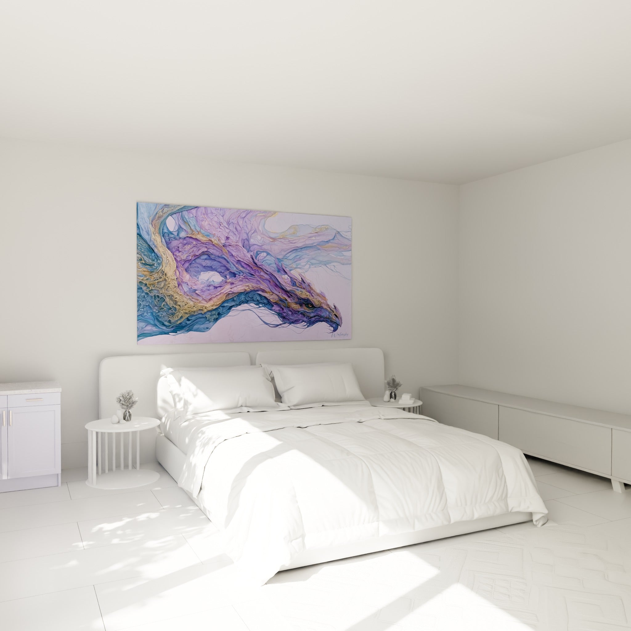 Créature mystique en volutes violettes et bleu pétrole, accrochée au-dessus d'un lit dans une chambre claire
